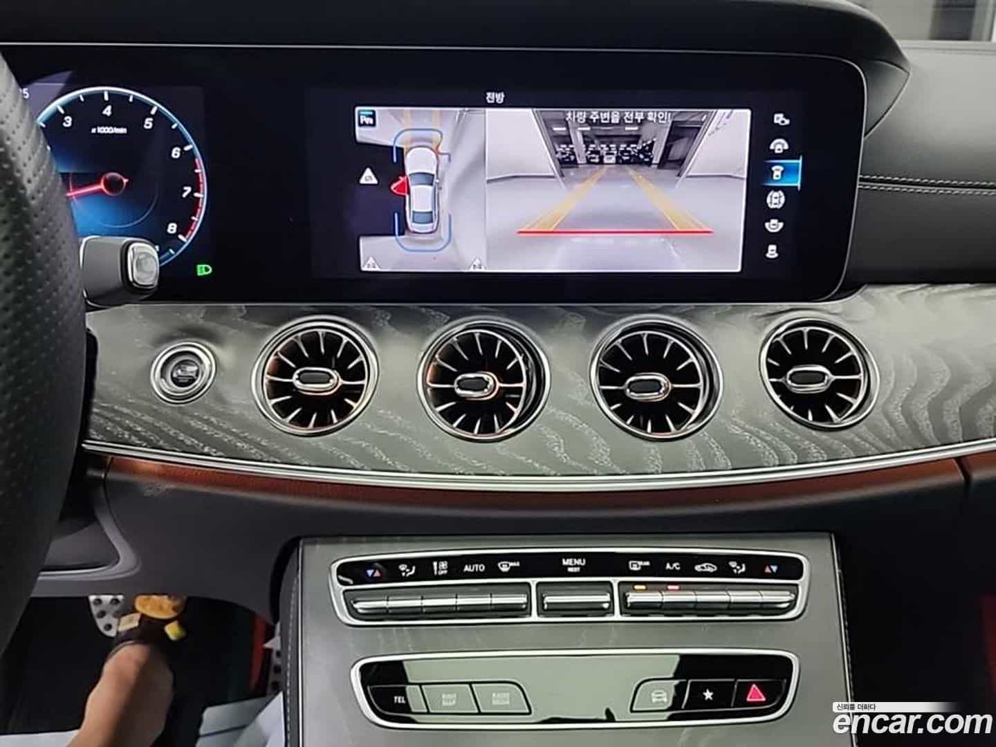 CLS-Class Mercedes-Benz 2023.1-INNER-010
