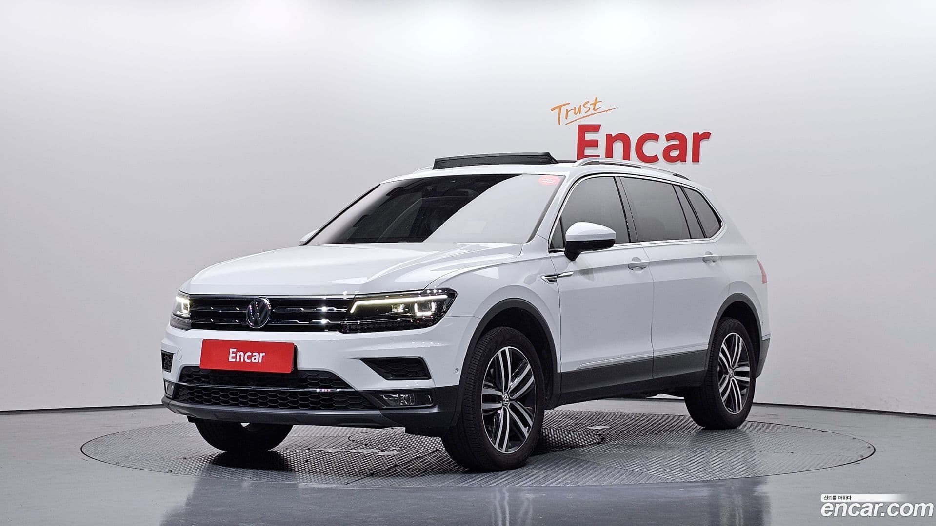 Main__Slider__Photo:Tiguan Volkswagen 2020.4-0