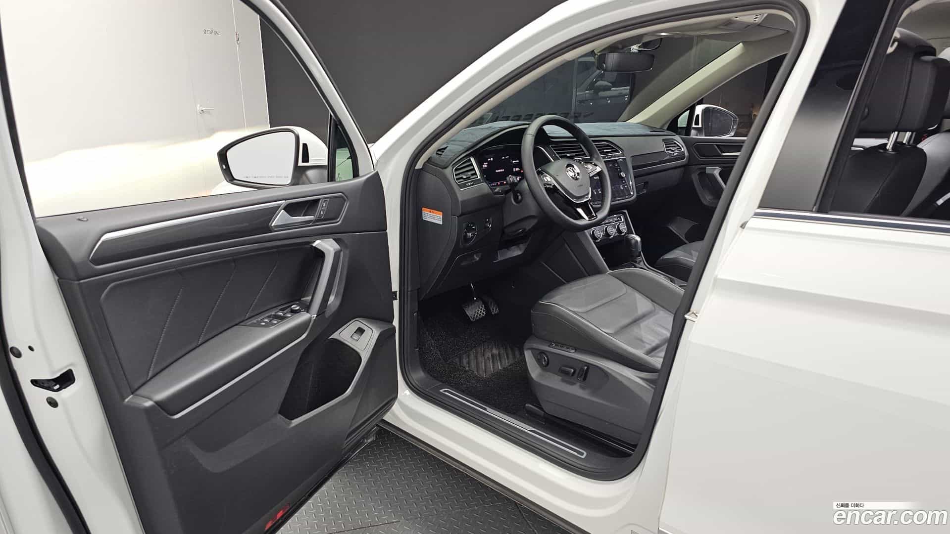 Tiguan Volkswagen 2020.4-INNER-010