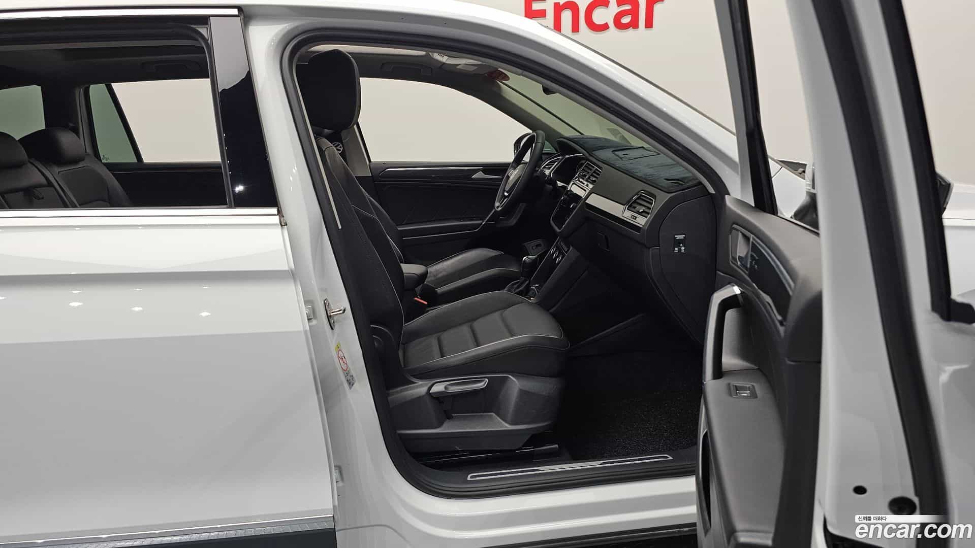 Tiguan Volkswagen 2020.4-INNER-036
