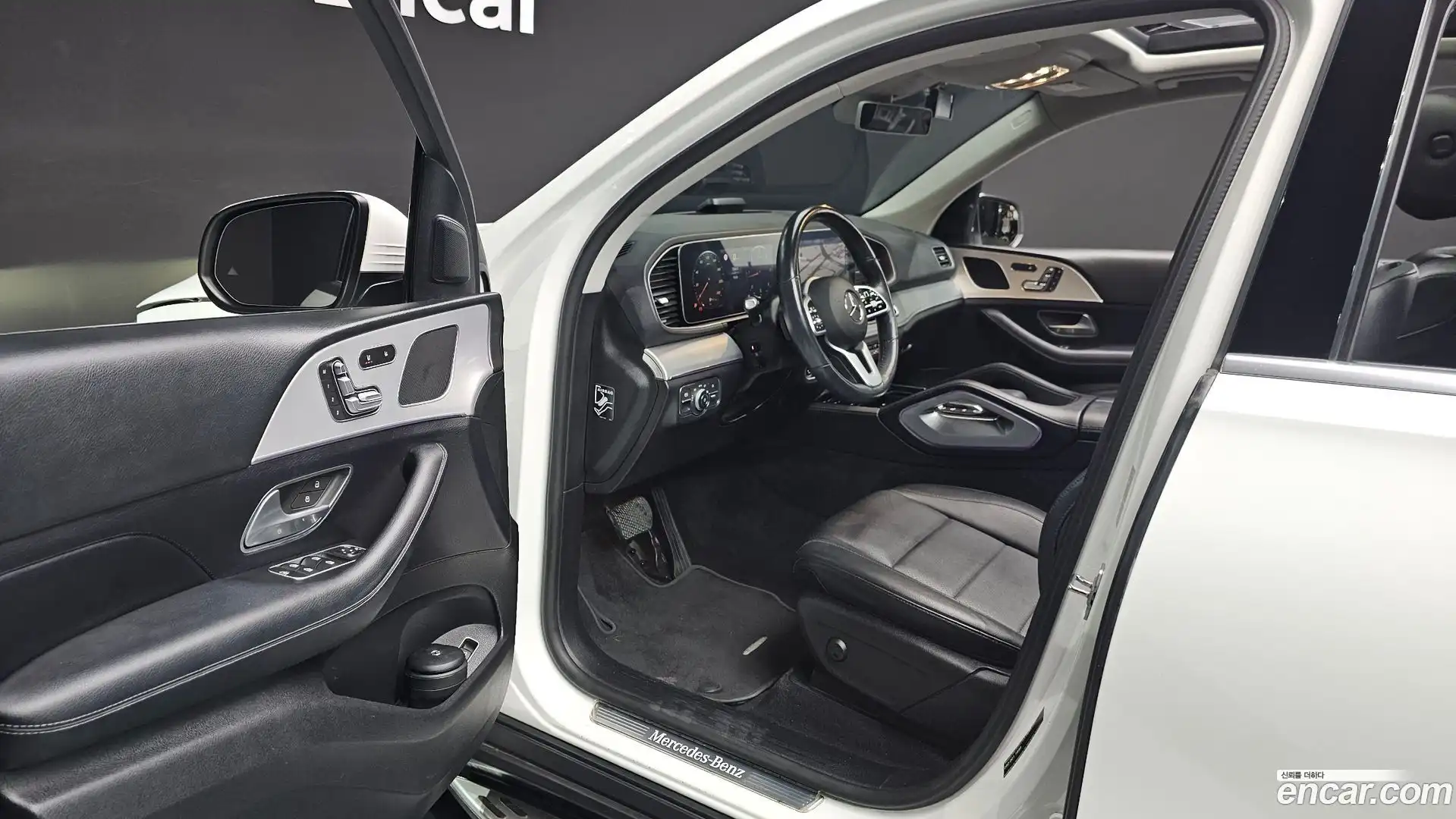 GLE-Class Mercedes-Benz 2020.8-INNER-010