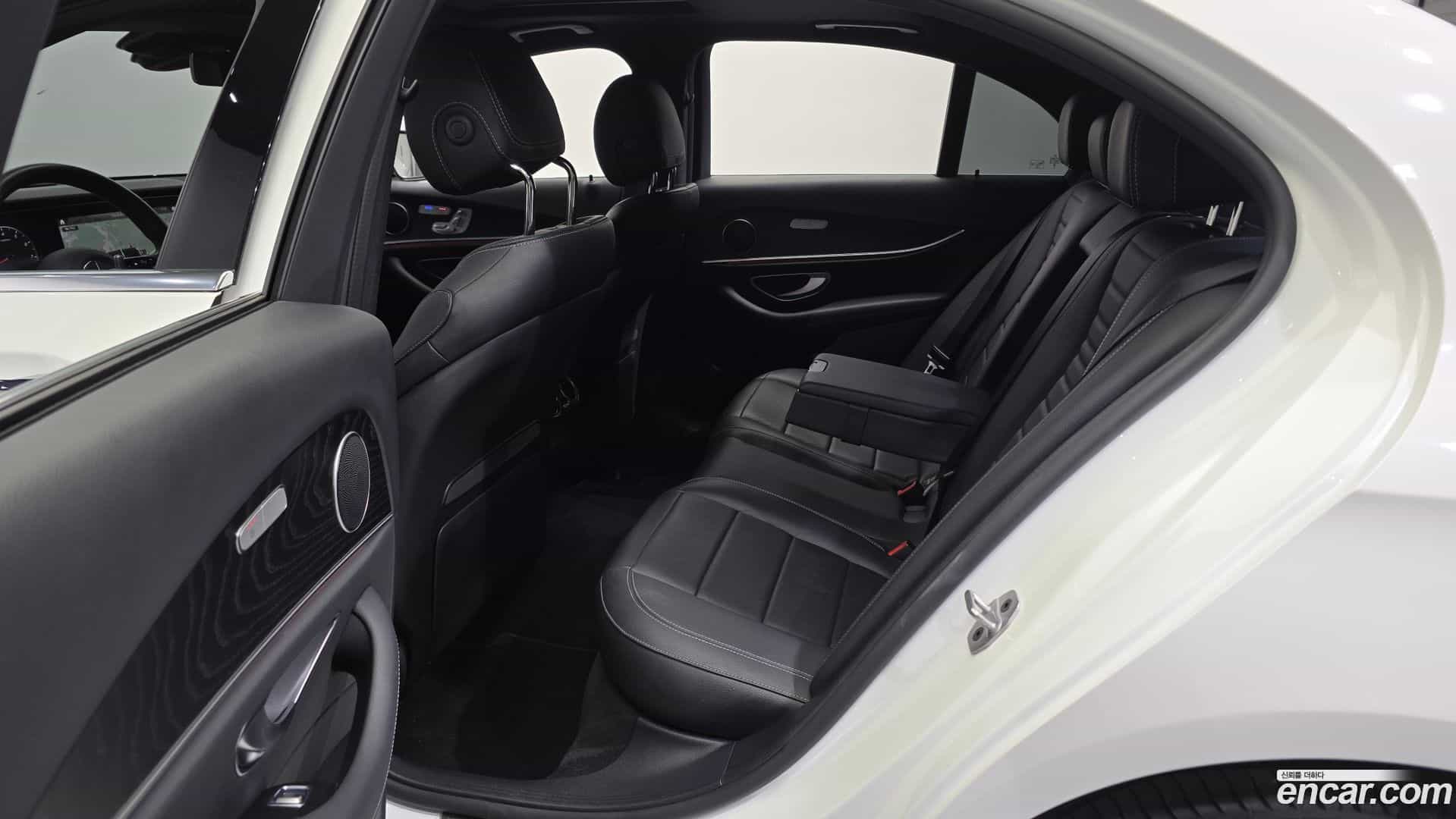 E-Class Mercedes-Benz 2023.8-OPTION-016