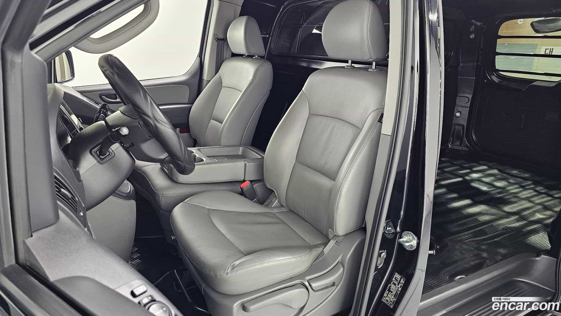 Starex Hyundai 2021.2-INNER-010