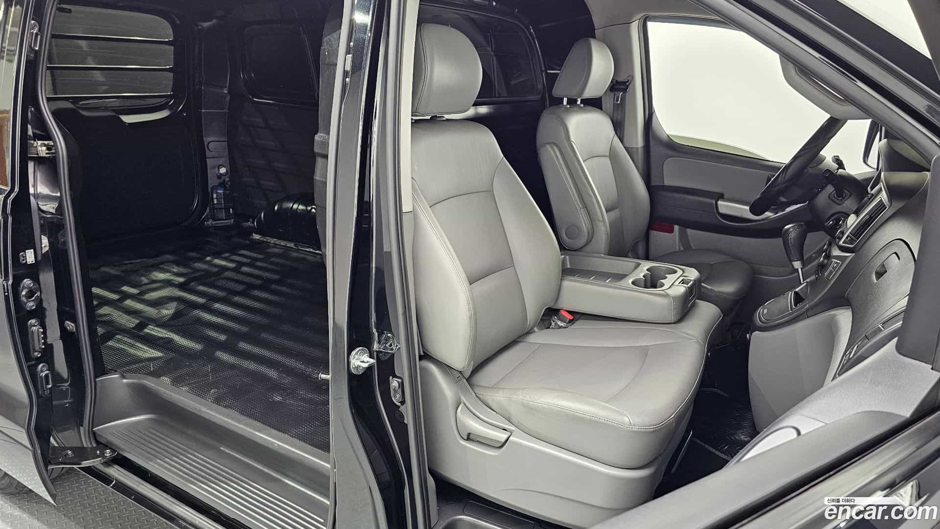 Starex Hyundai 2021.2-OPTION-015
