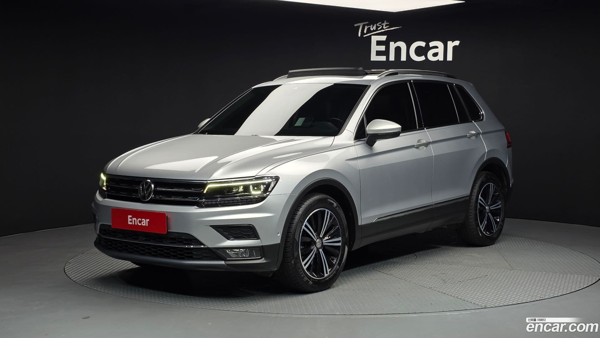 Main__Slider__Photo:Tiguan Volkswagen 2018.6-0