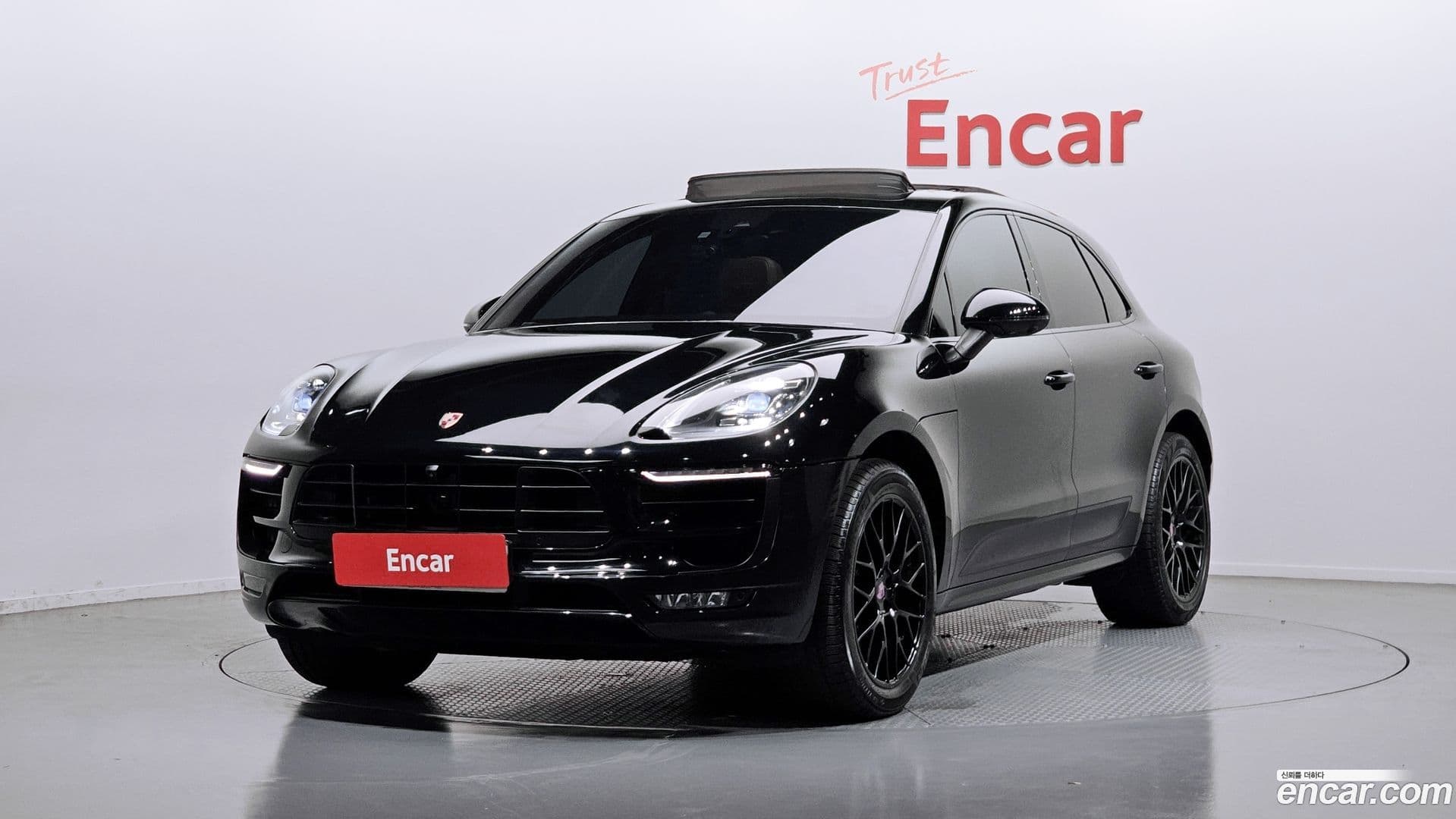 Main__Slider__Photo:Macan Porsche 2018.2-0