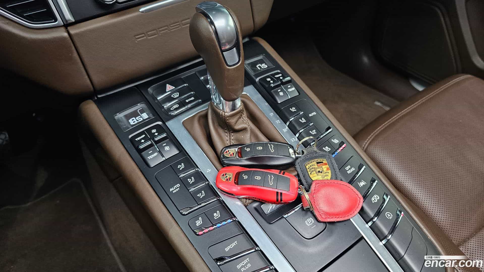 Macan Porsche 2018.2-INNER-009