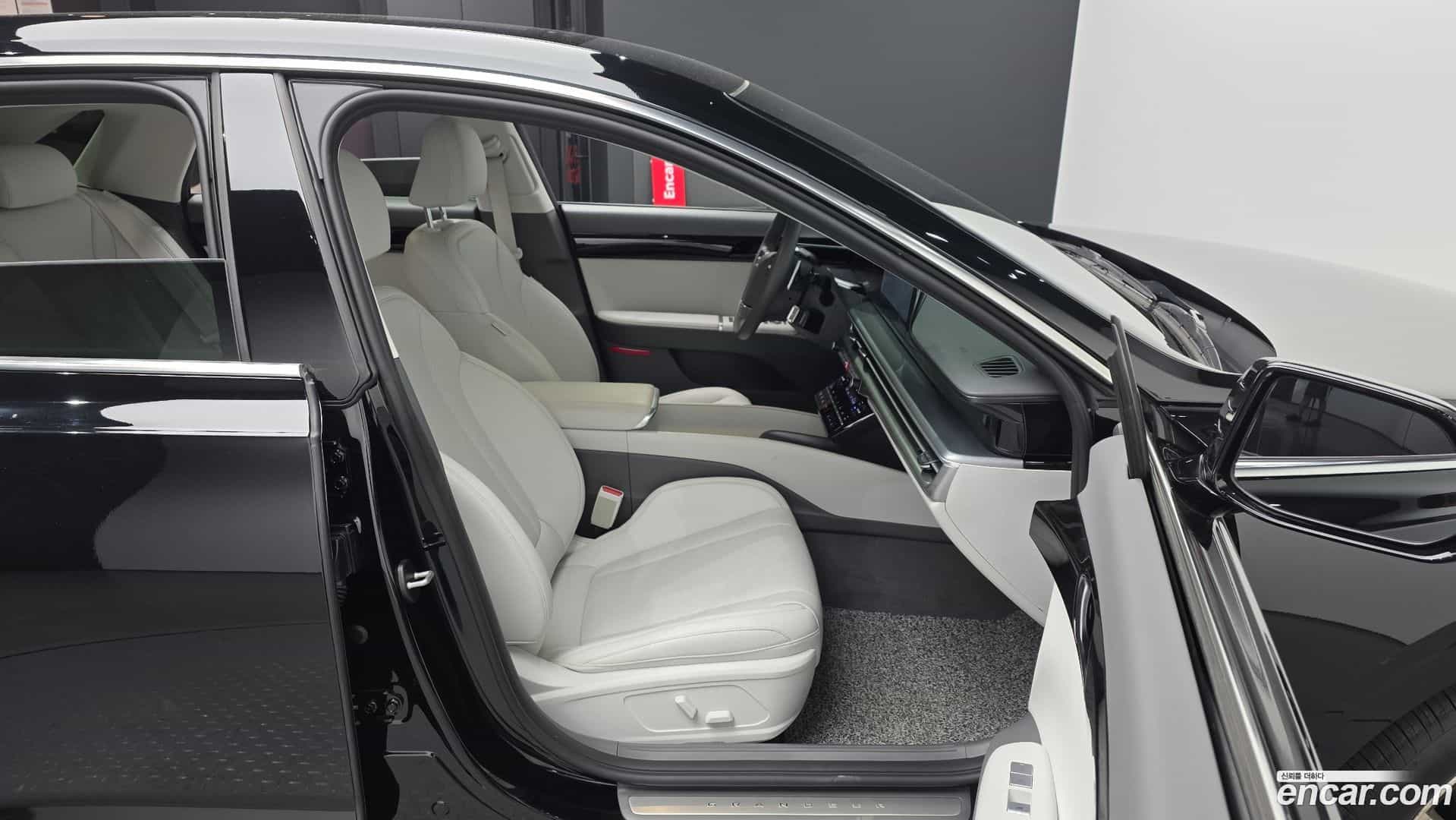 Grandeur Hyundai 2023.10-OPTION-015