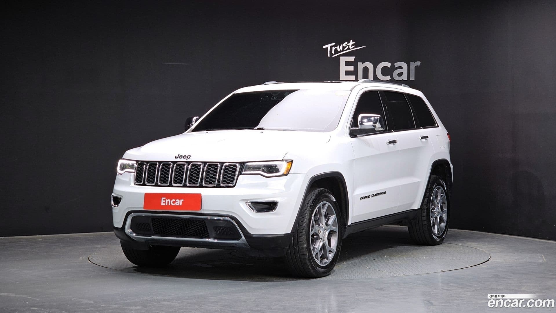 Main__Slider__Photo:Cherokee Jeep 2019.9-0