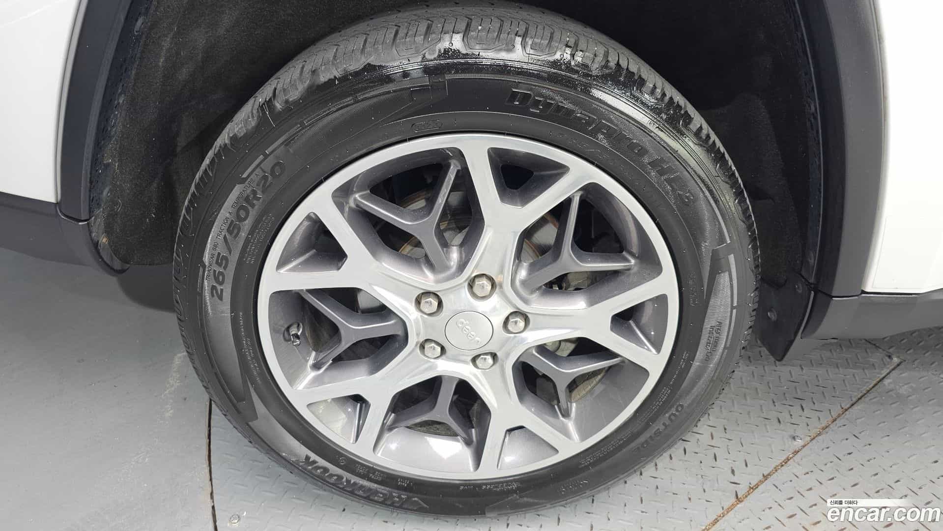 Cherokee Jeep 2019.9-OUTER-005