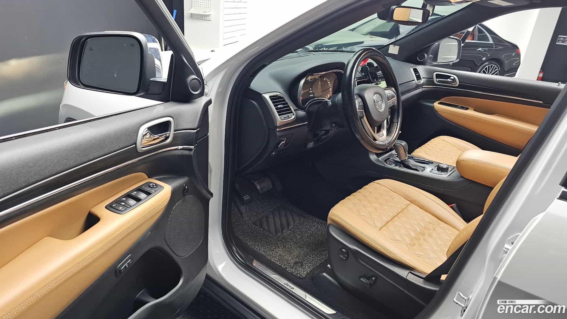 Cherokee Jeep 2019.9-INNER-010