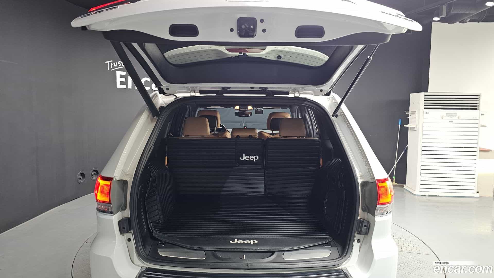 Cherokee Jeep 2019.9-OPTION-024