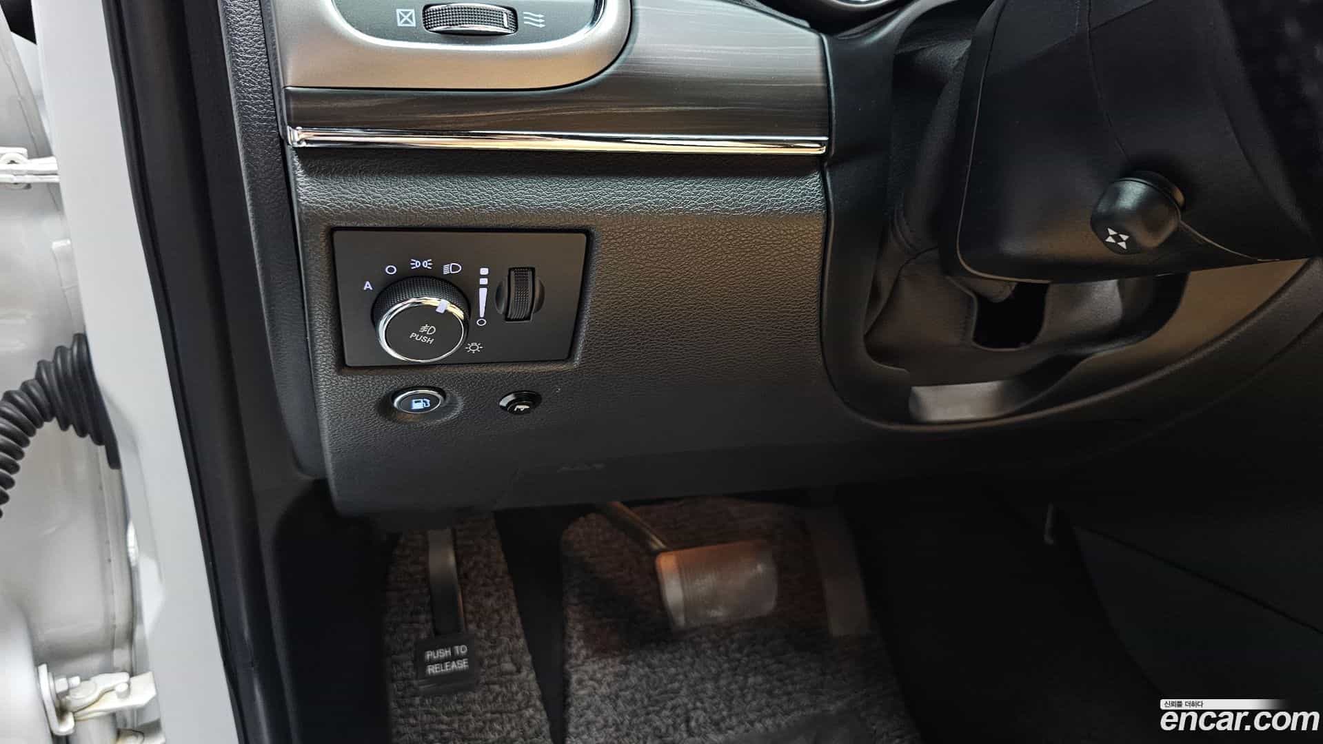 Cherokee Jeep 2019.9-OPTION-042
