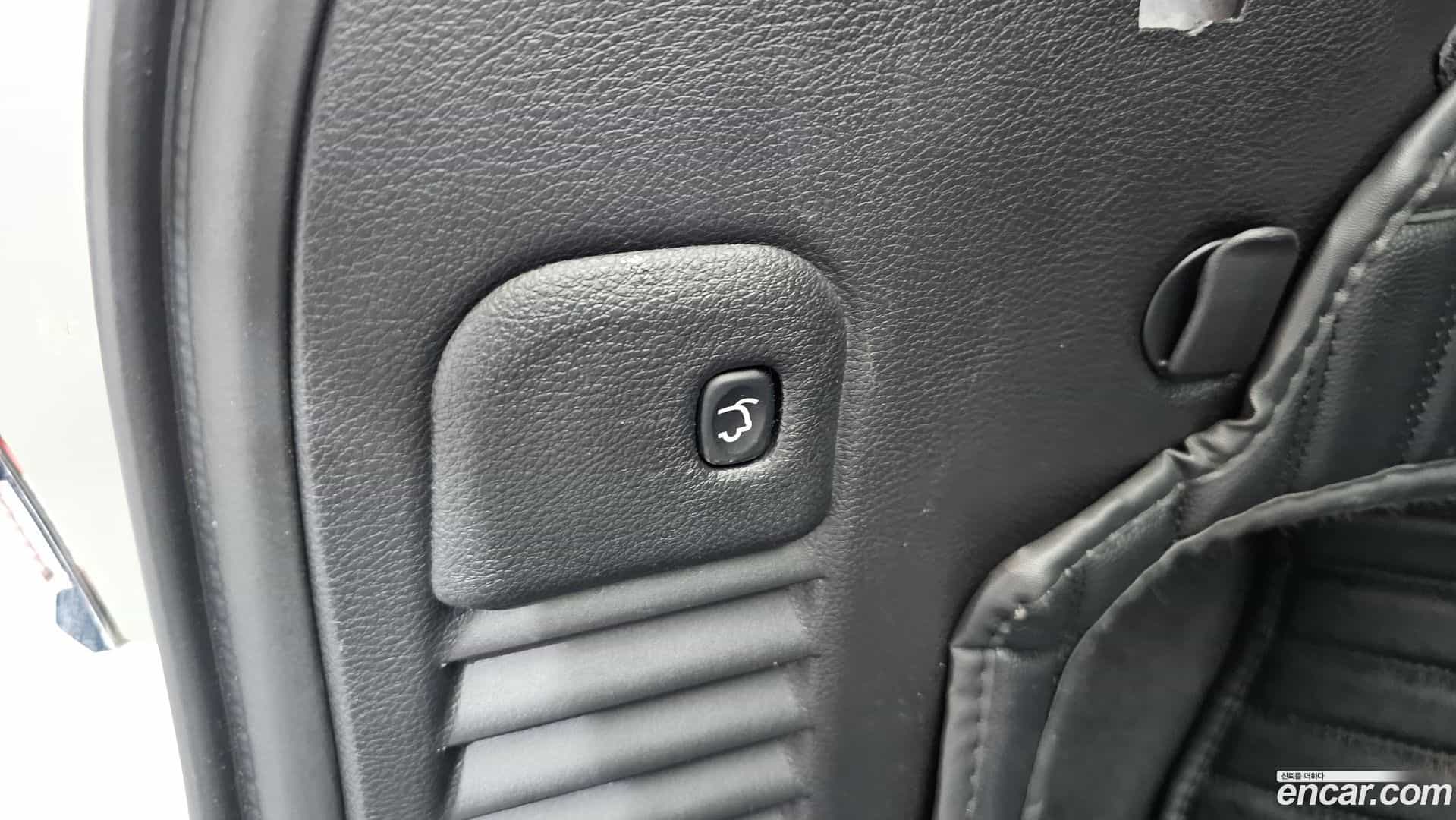 Cherokee Jeep 2019.9-OPTION-043