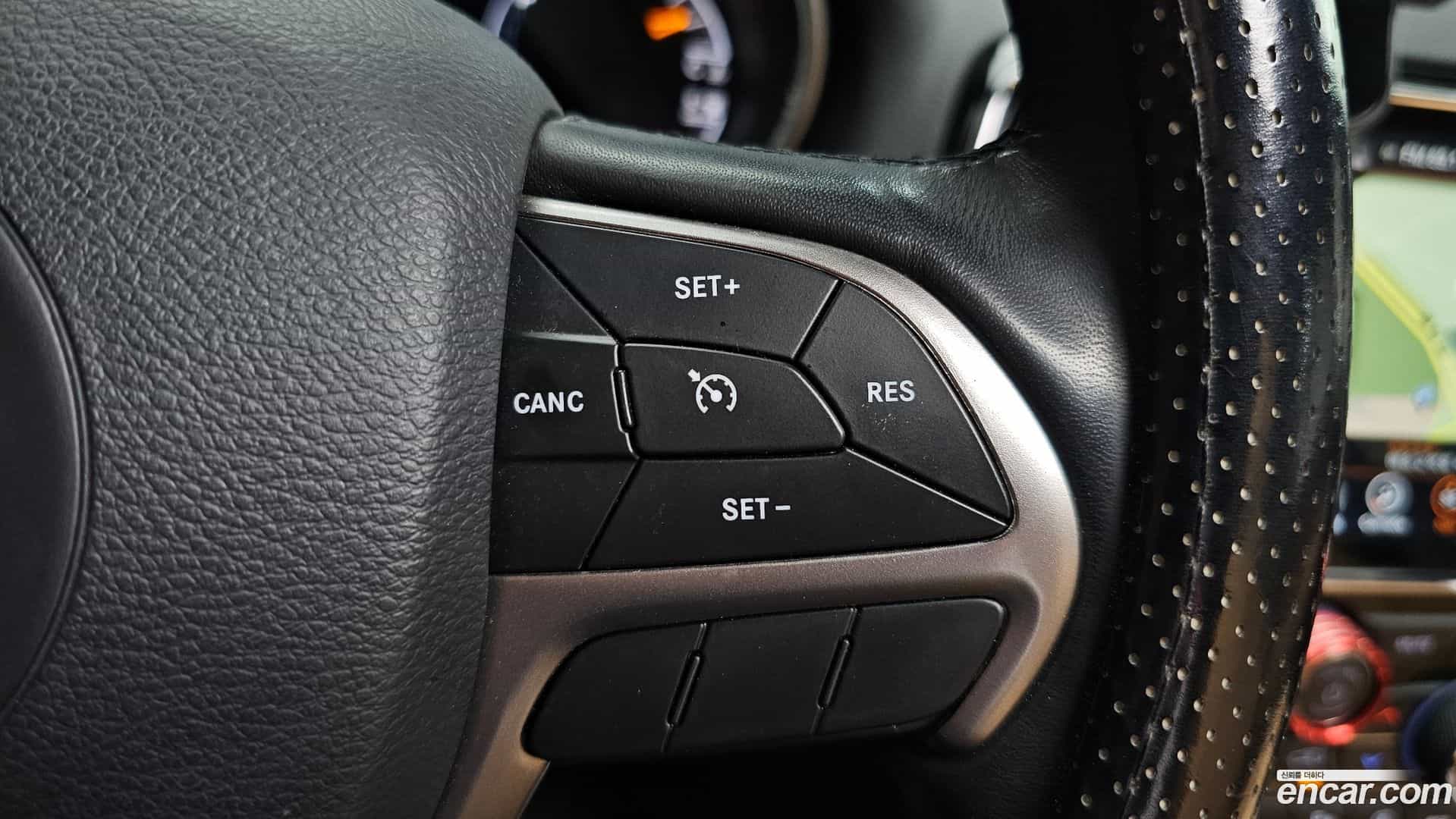 Cherokee Jeep 2019.9-OPTION-044