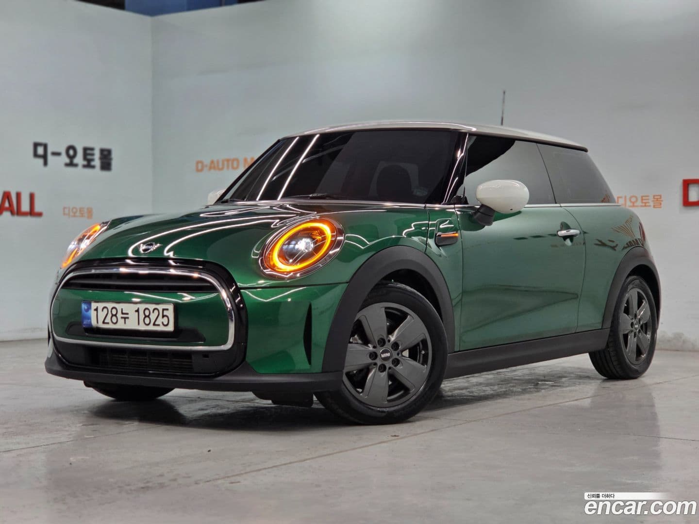Main__Slider__Photo:Cooper Mini 2021.6-0