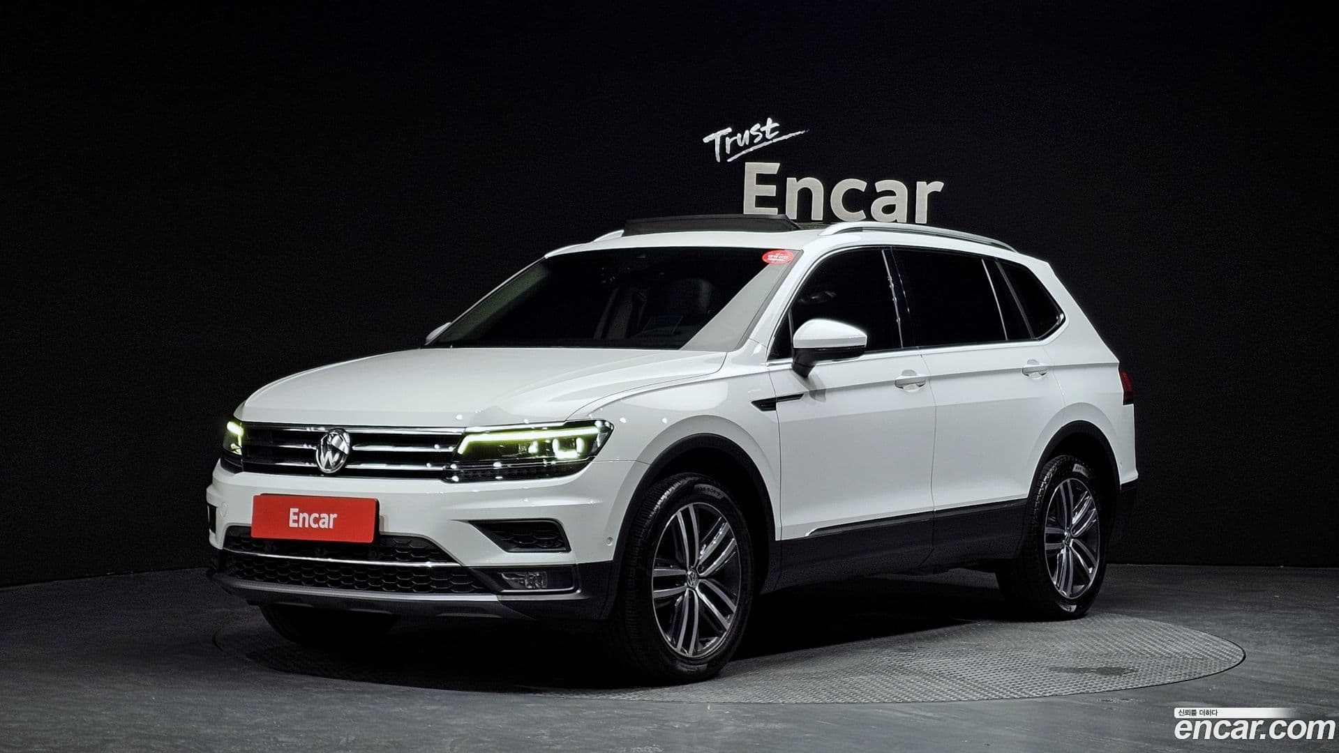 Main__Slider__Photo:Tiguan Volkswagen 2020.11-0