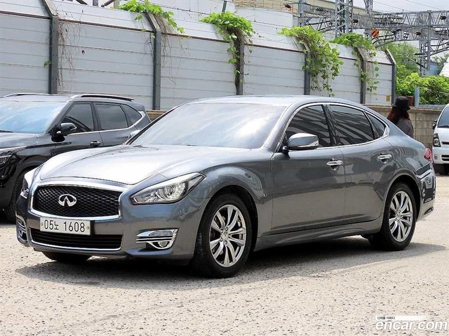 Q70 Infiniti 2017.7-OUTER-002