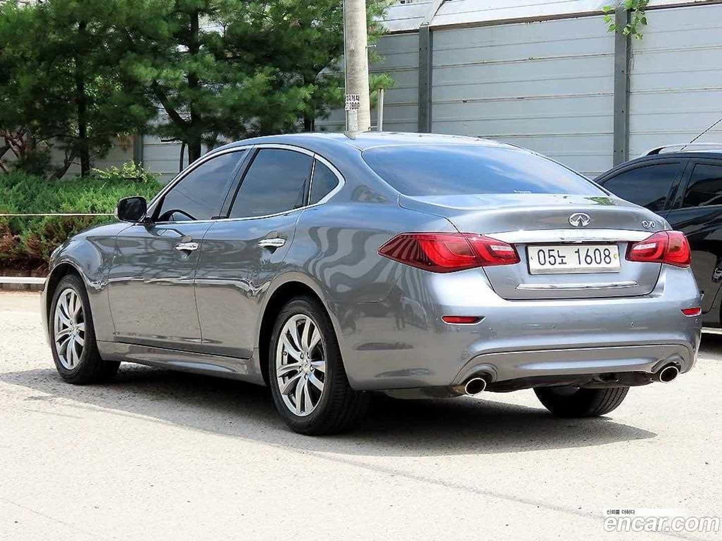 Q70 Infiniti 2017.7-OUTER-003