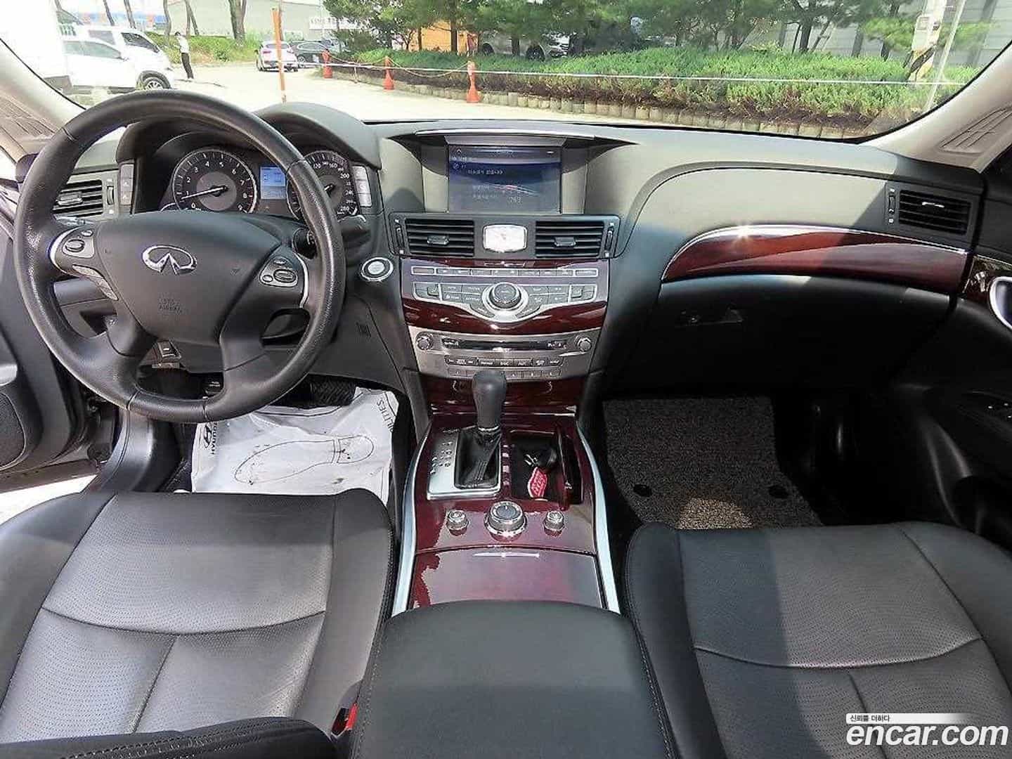 Q70 Infiniti 2017.7-INNER-007