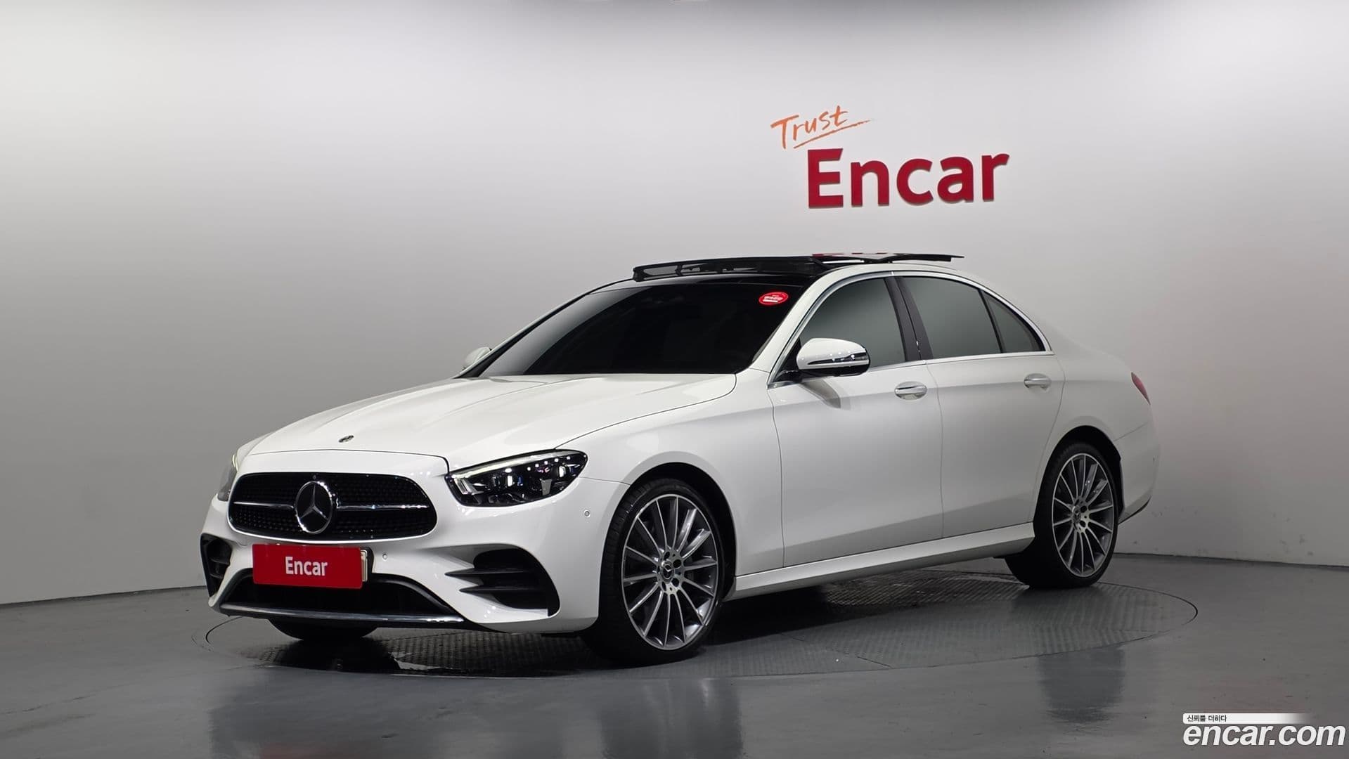 Main__Slider__Photo:E-Class Mercedes-Benz 2021.3-0