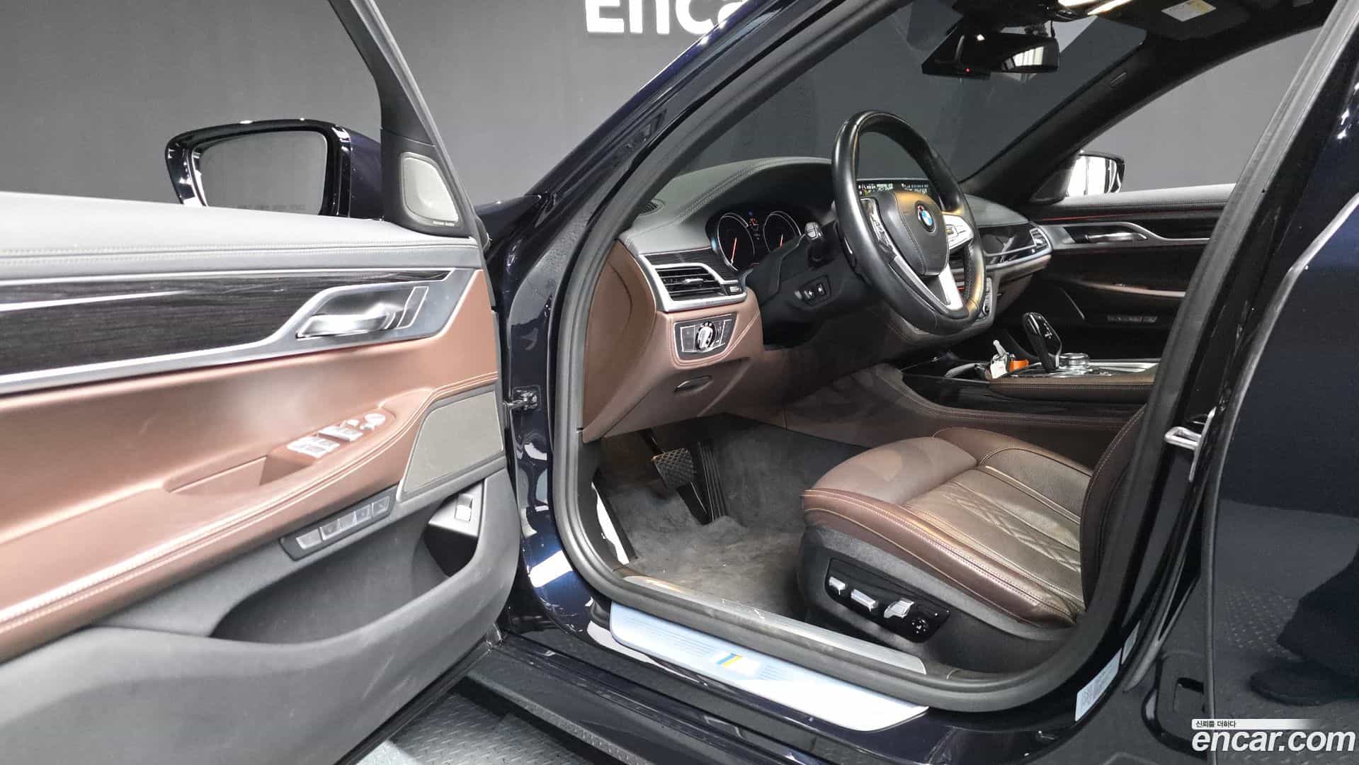 7-Series BMW 2017.8-INNER-010