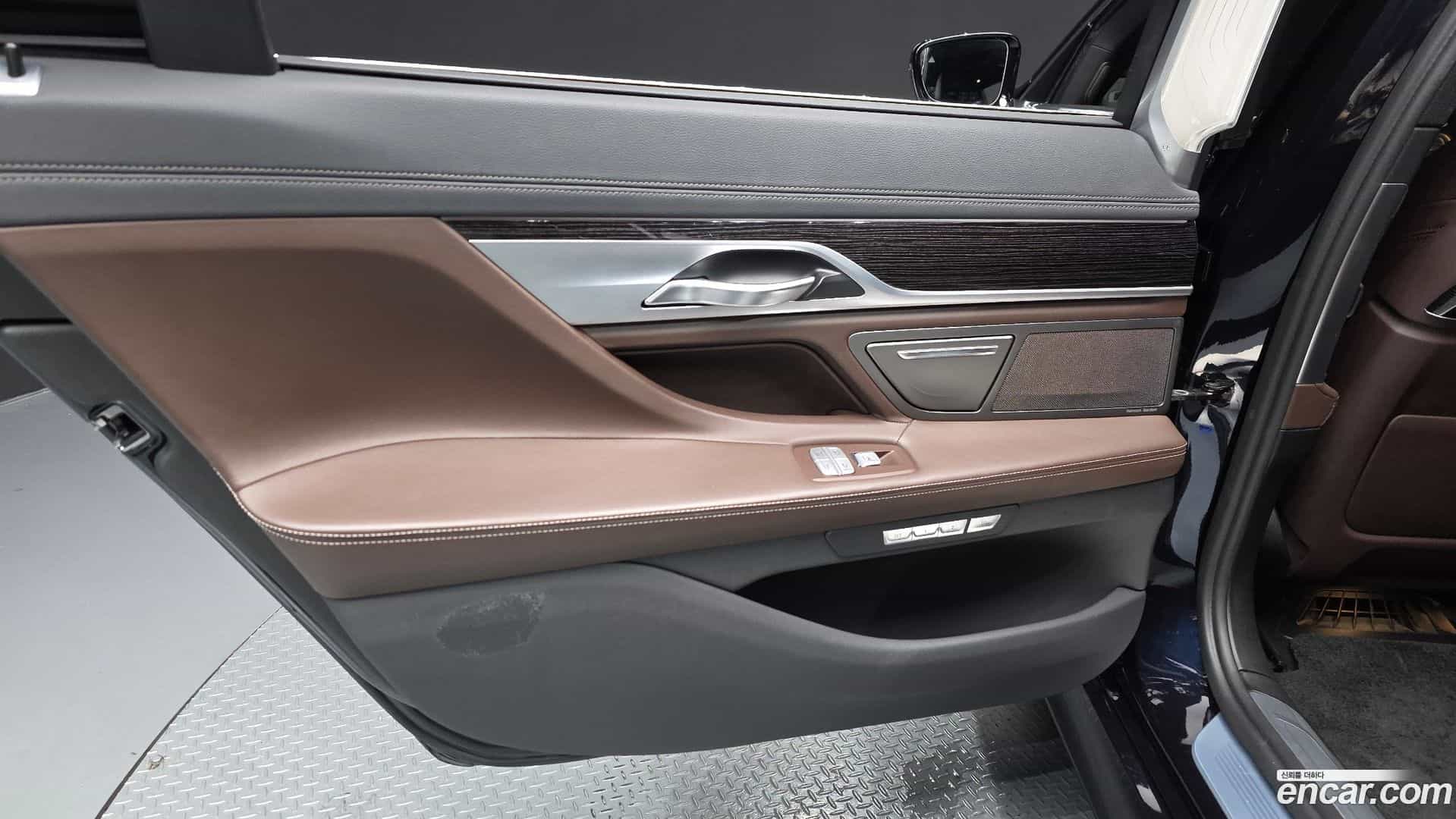7-Series BMW 2017.8-INNER-035