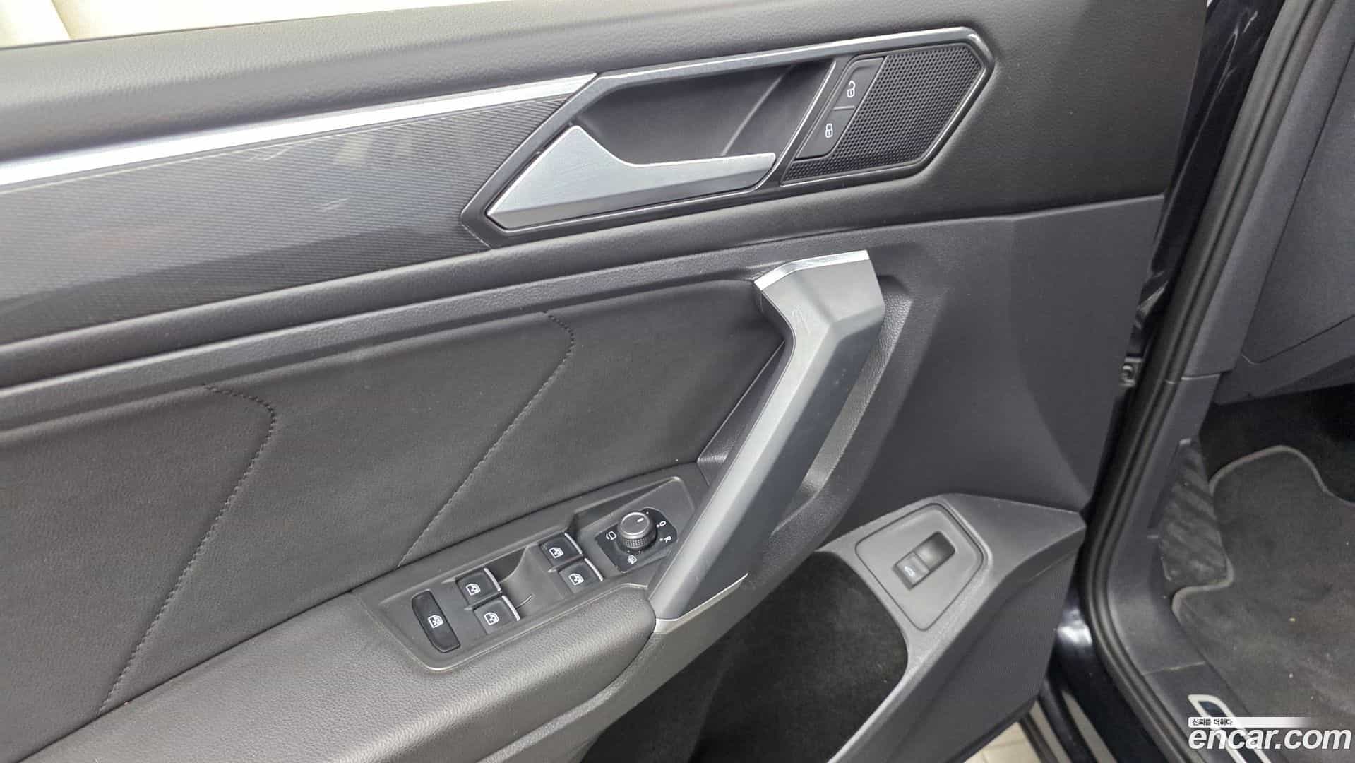 Tiguan Volkswagen 2018.11-OPTION-040