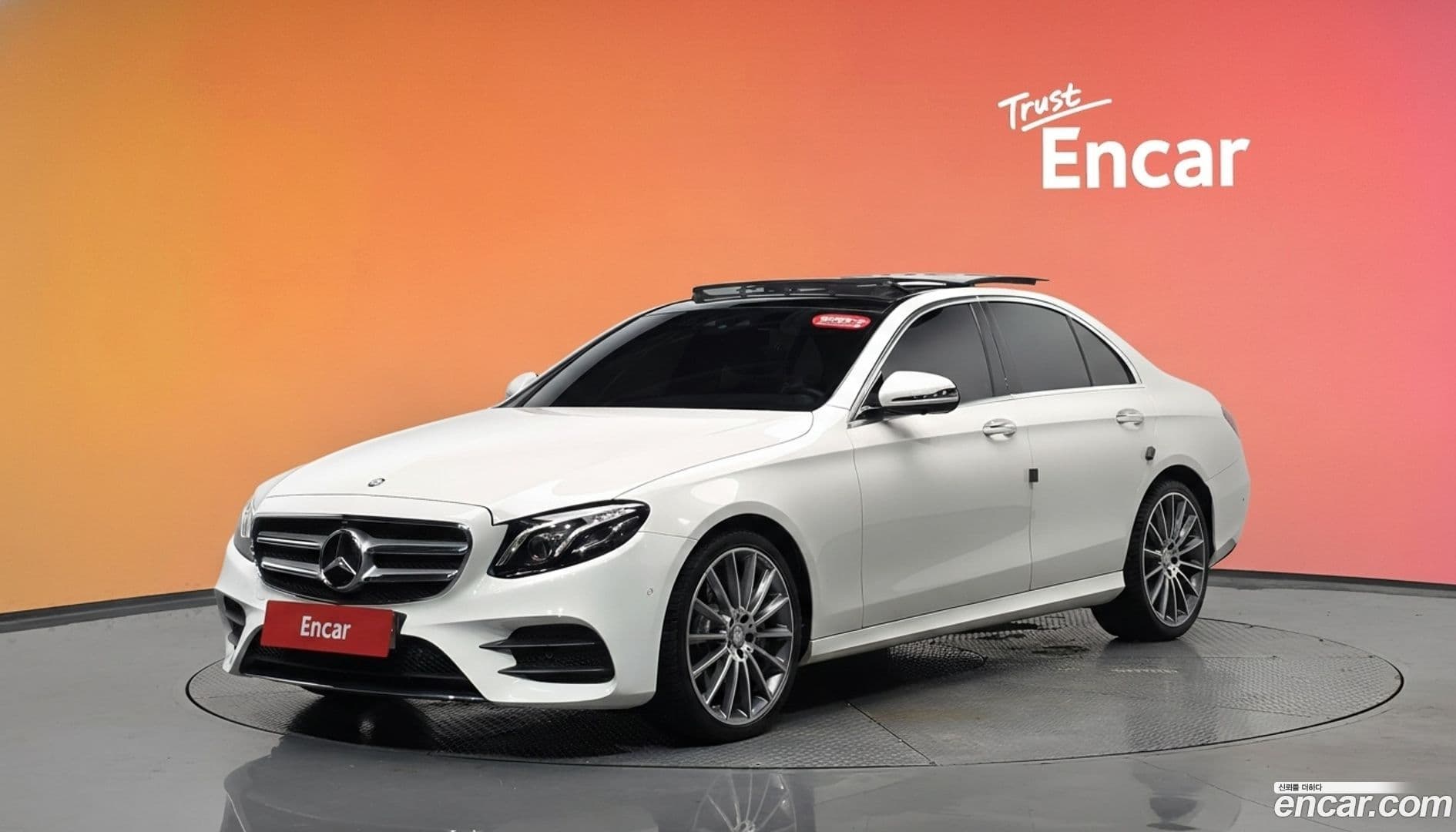 Main__Slider__Photo:E-Class Mercedes-Benz 2017.5-0