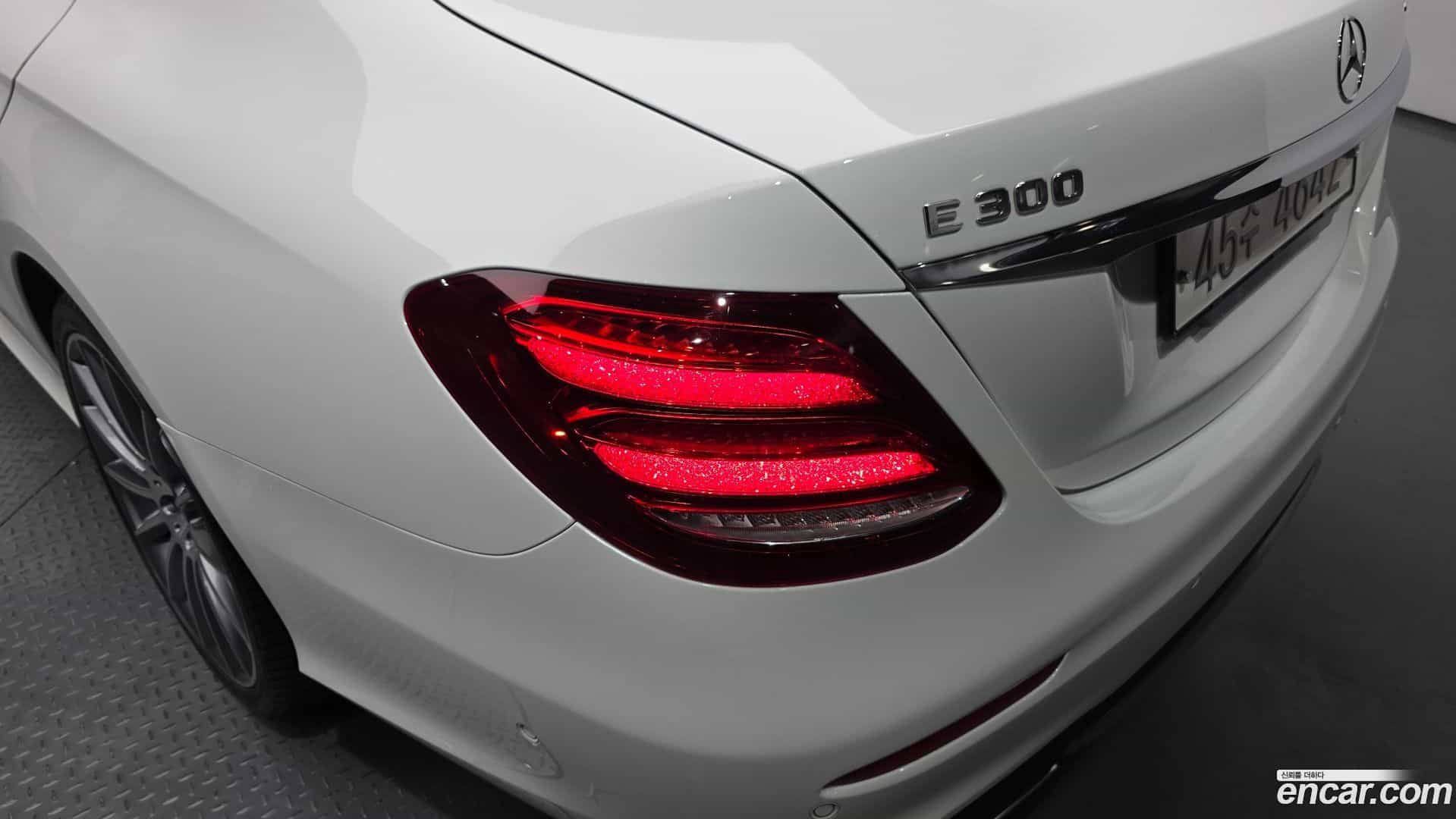 E-Class Mercedes-Benz 2017.5-OUTER-033