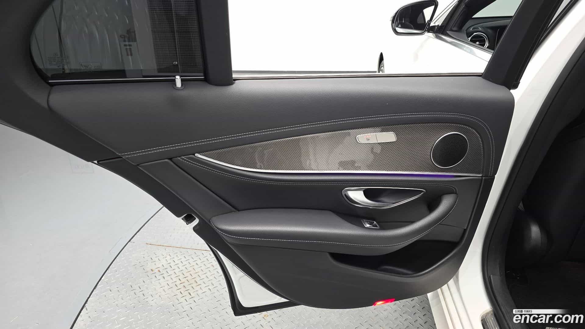 E-Class Mercedes-Benz 2017.5-INNER-035