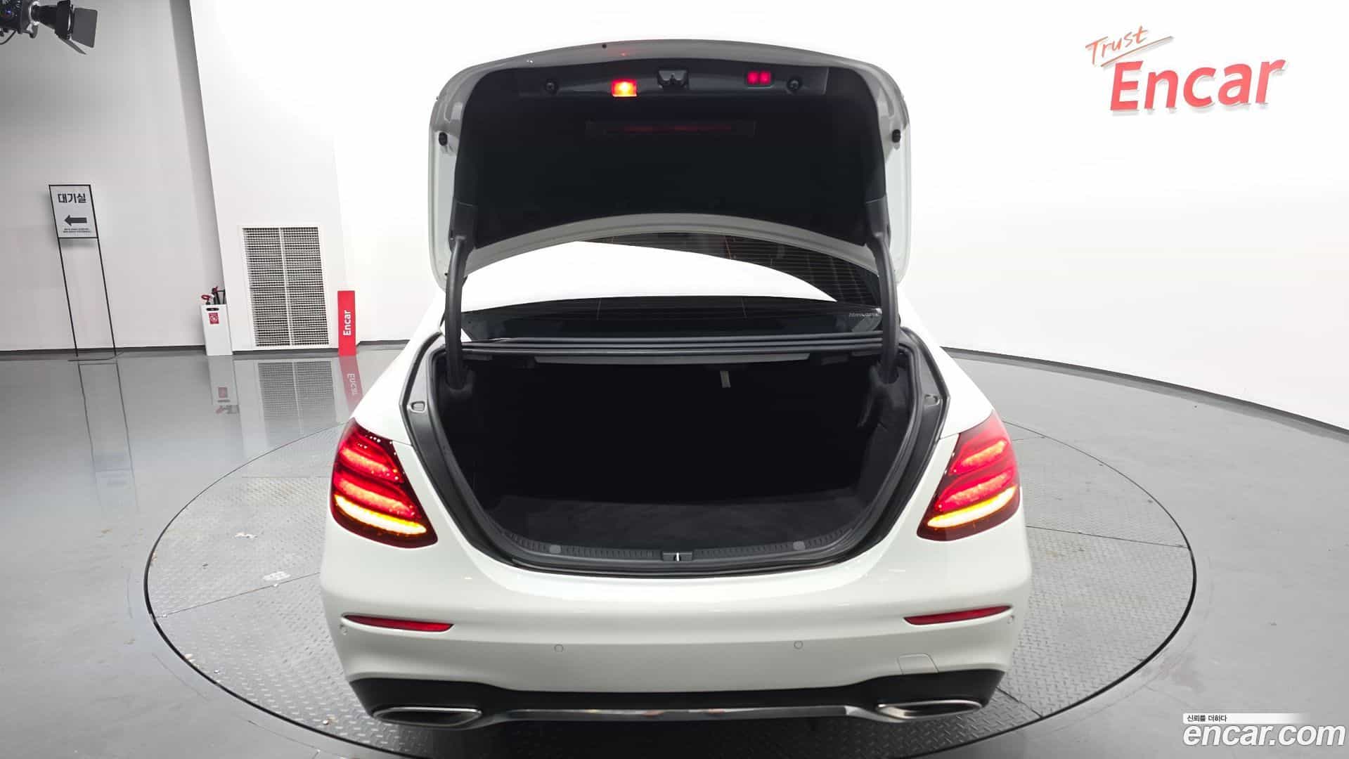E-Class Mercedes-Benz 2017.5-OPTION-044