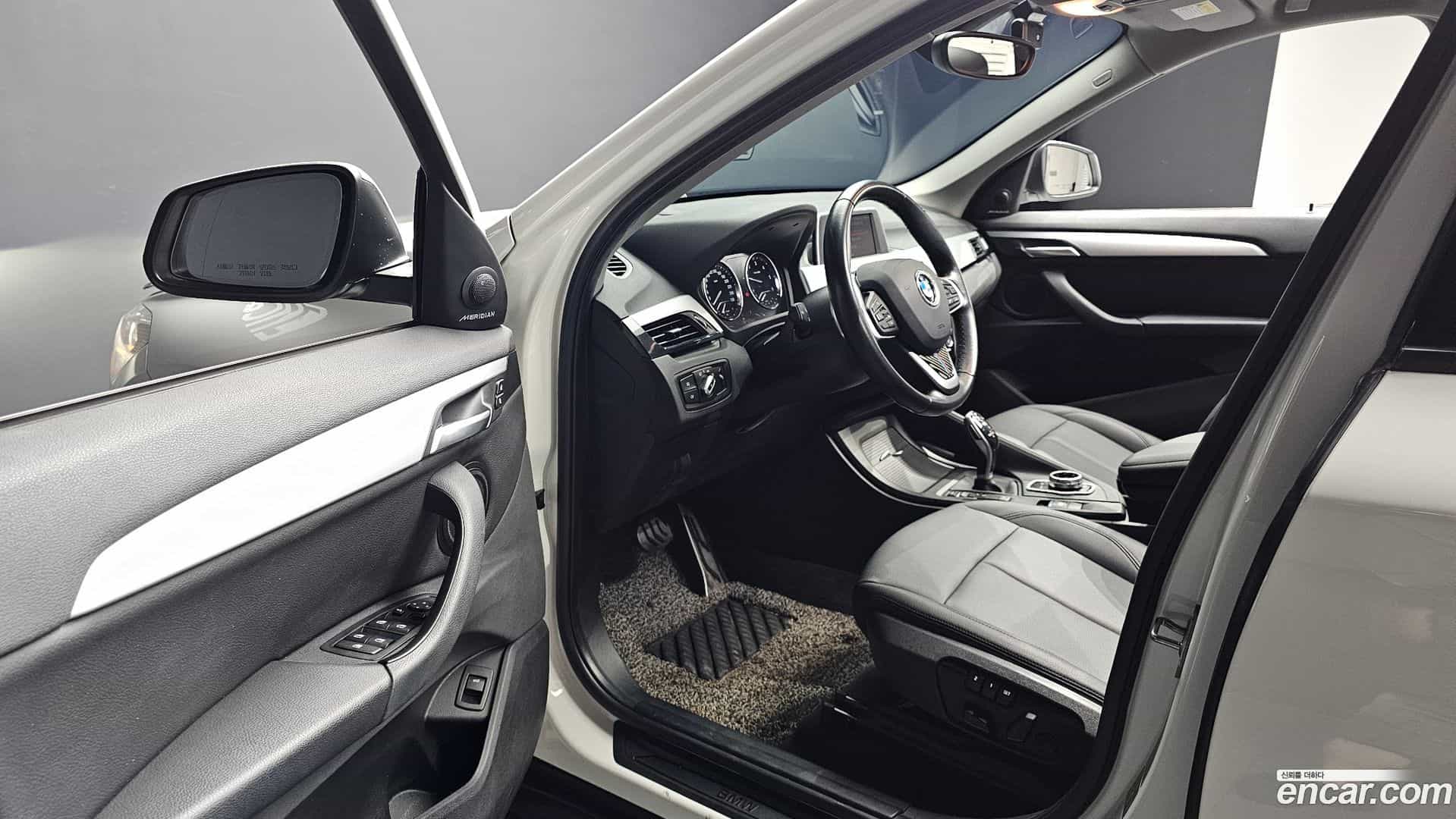 X1 BMW 2019.6-INNER-010