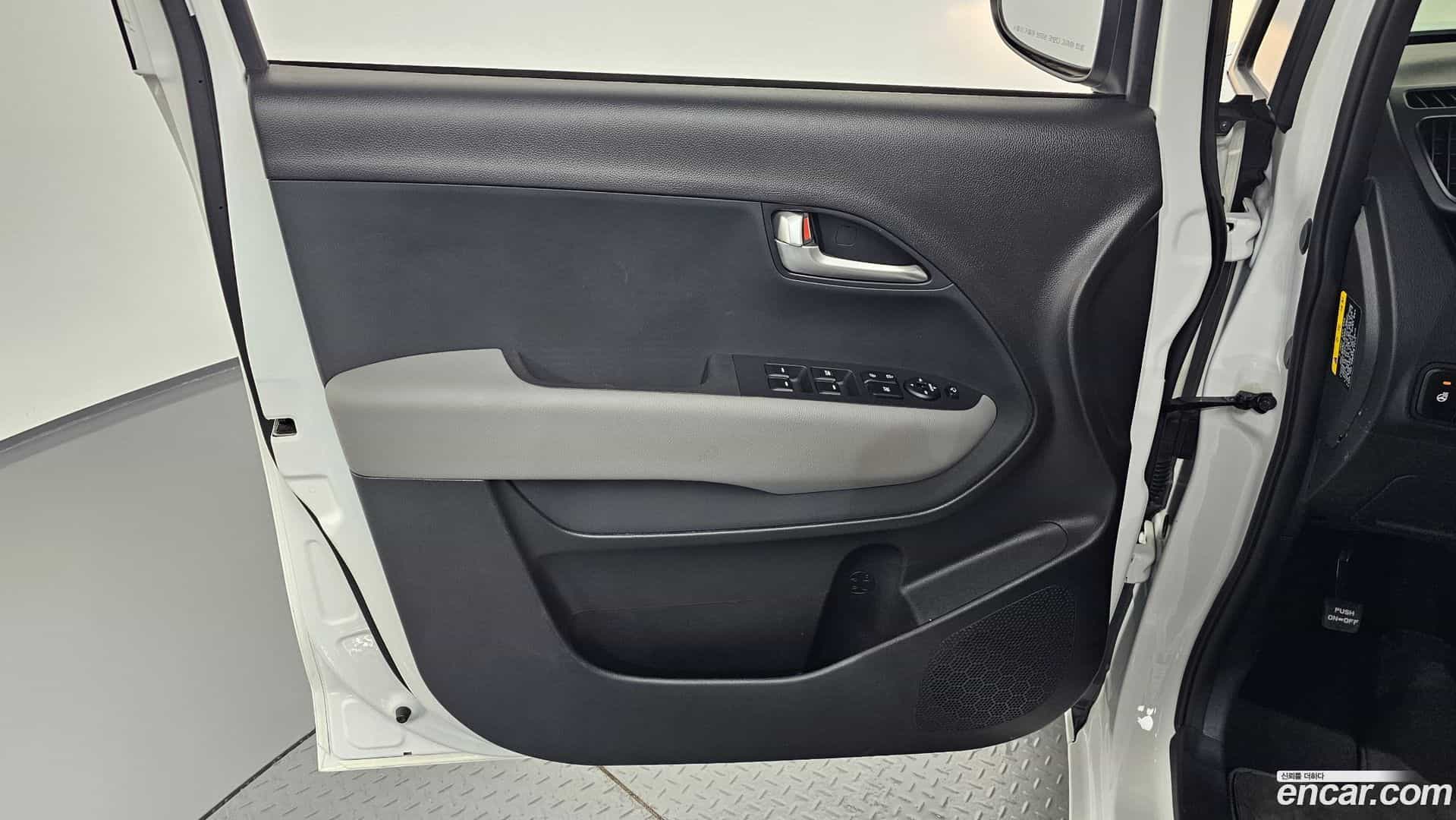 RAY Kia 2023.0-INNER-034