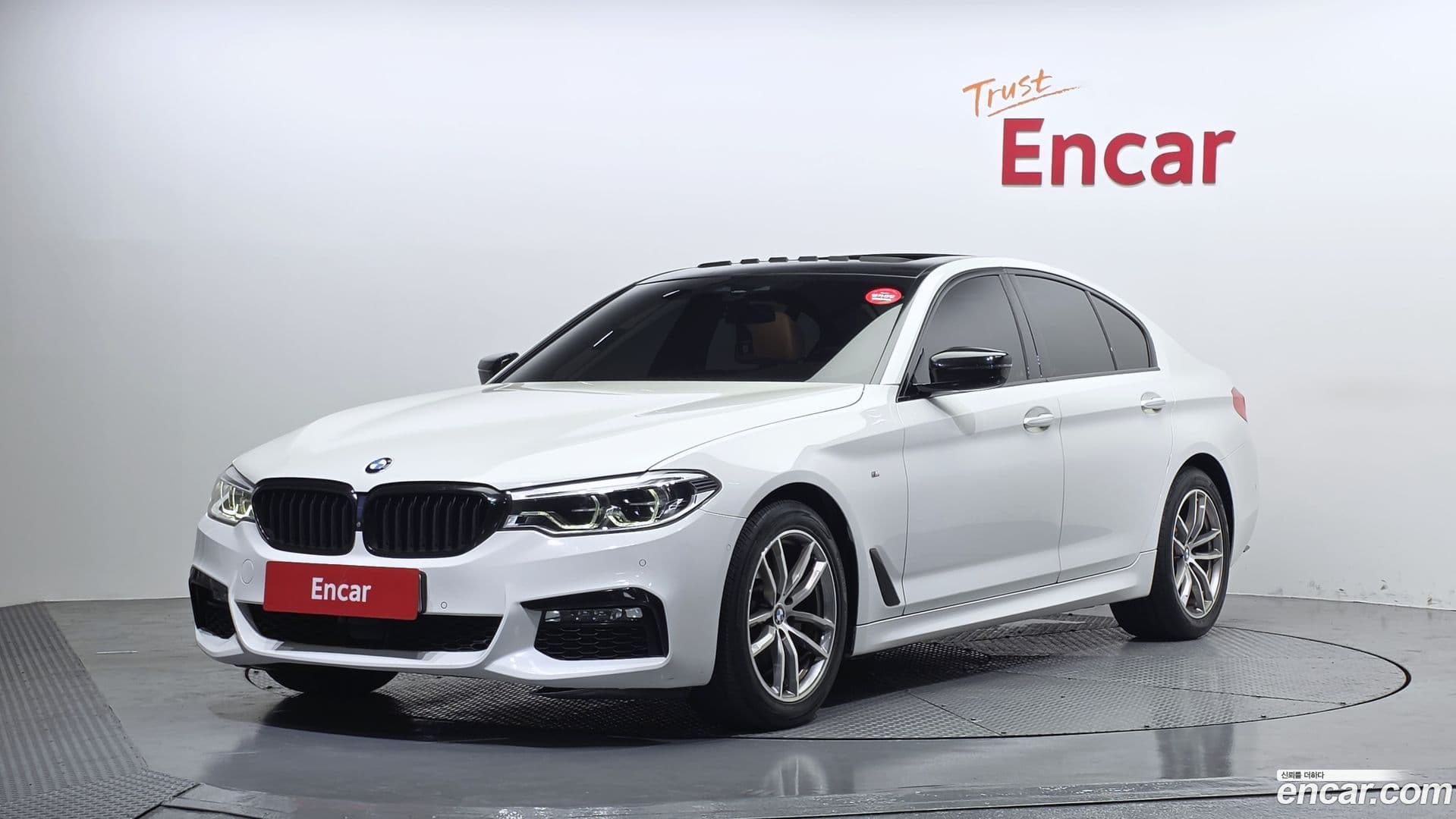 Main__Slider__Photo:5-Series BMW 2017.8-0