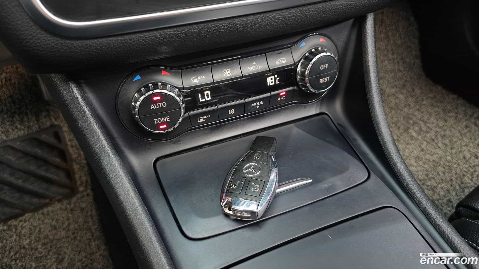 CLA-Class Mercedes-Benz 2016.5-OPTION-020