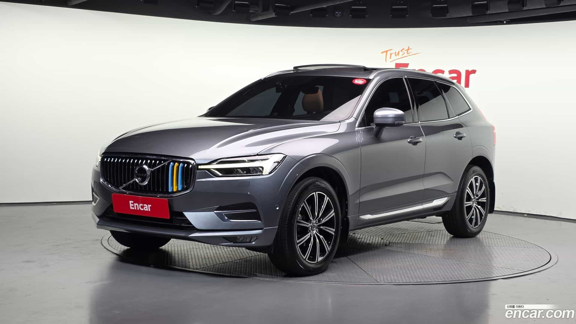 XC60 Volvo 2018.0-OUTER-001