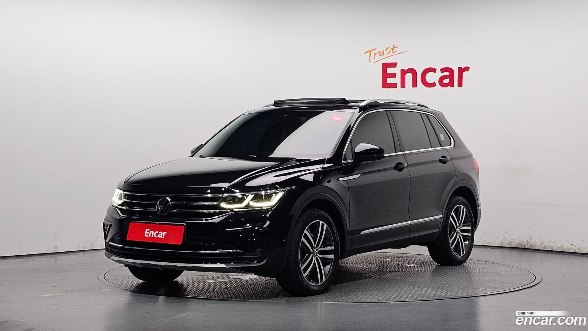 Main__Slider__Photo:Tiguan Volkswagen 2022.10-0
