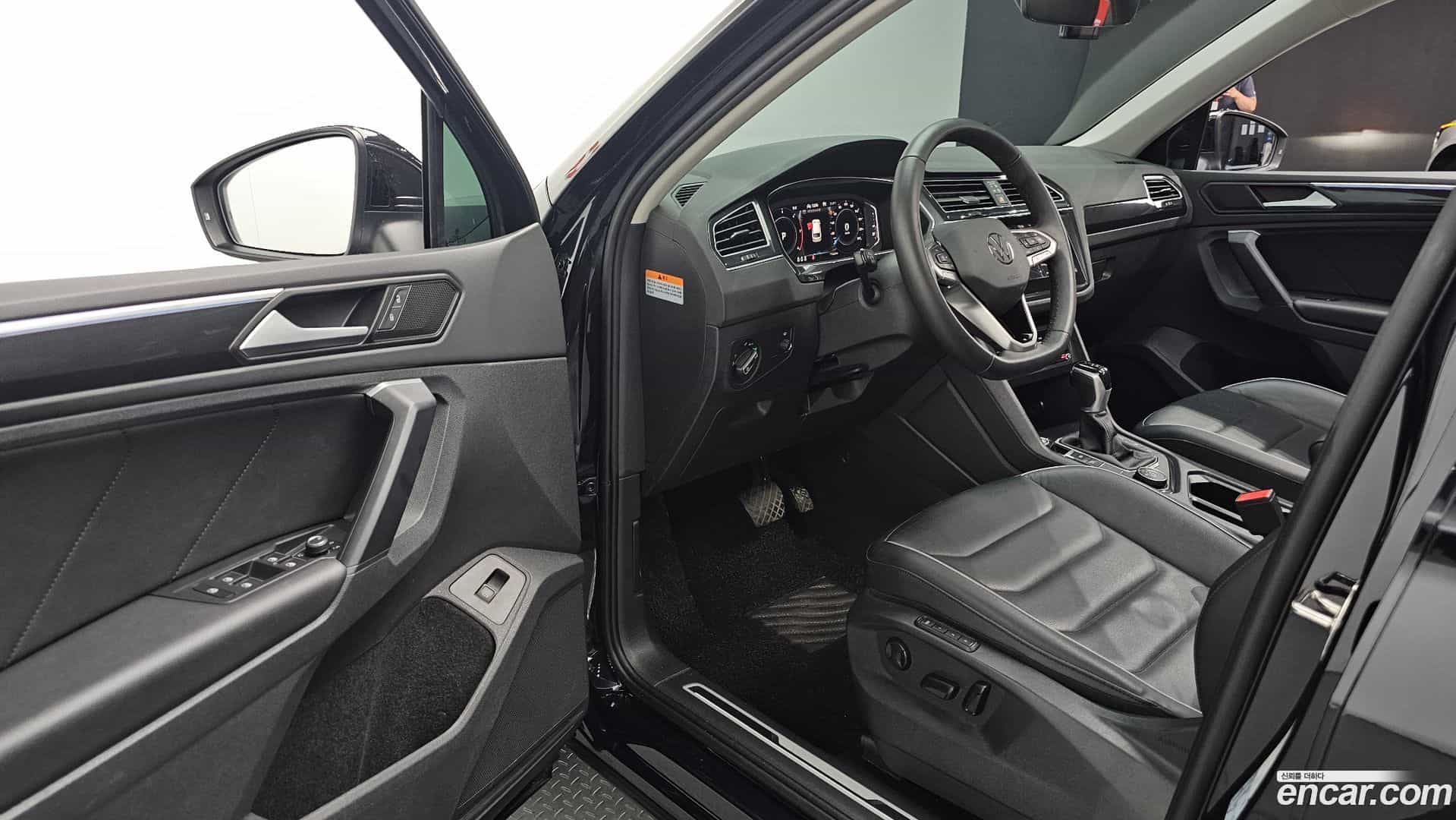 Tiguan Volkswagen 2022.10-OPTION-015