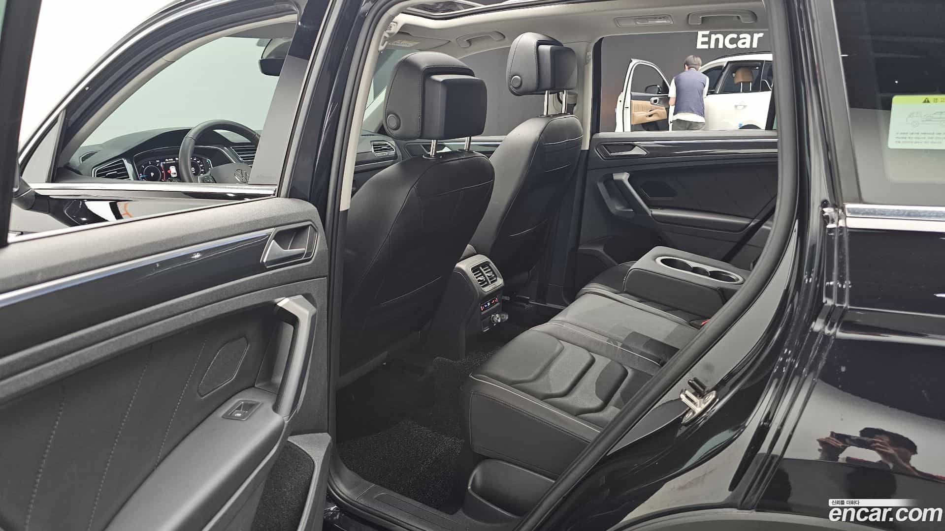 Tiguan Volkswagen 2022.10-OPTION-016