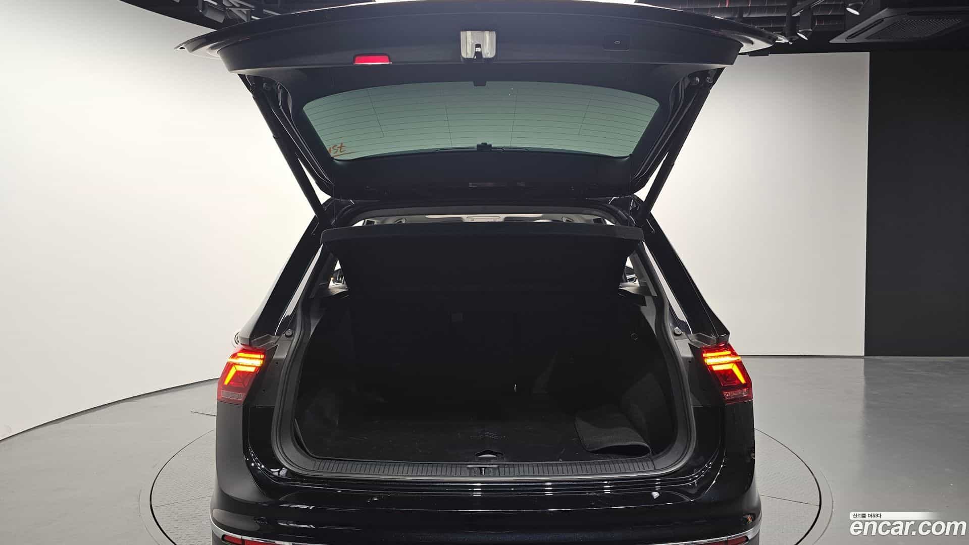 Tiguan Volkswagen 2022.10-OPTION-024