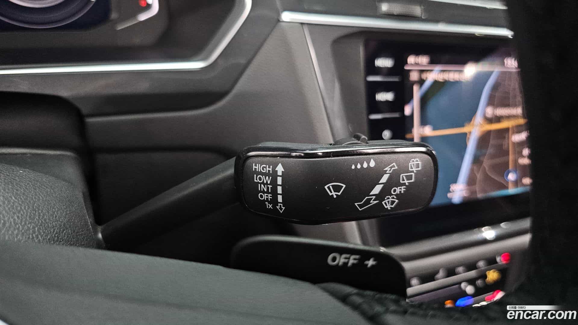 Tiguan Volkswagen 2022.10-OPTION-041