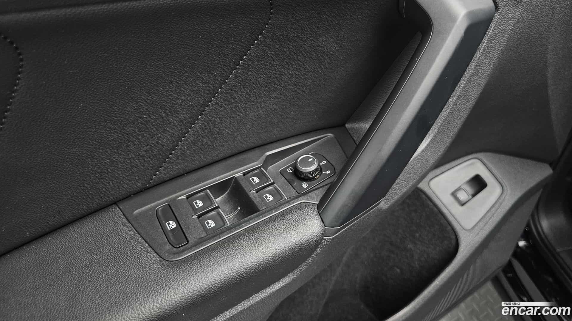 Tiguan Volkswagen 2022.10-OPTION-042