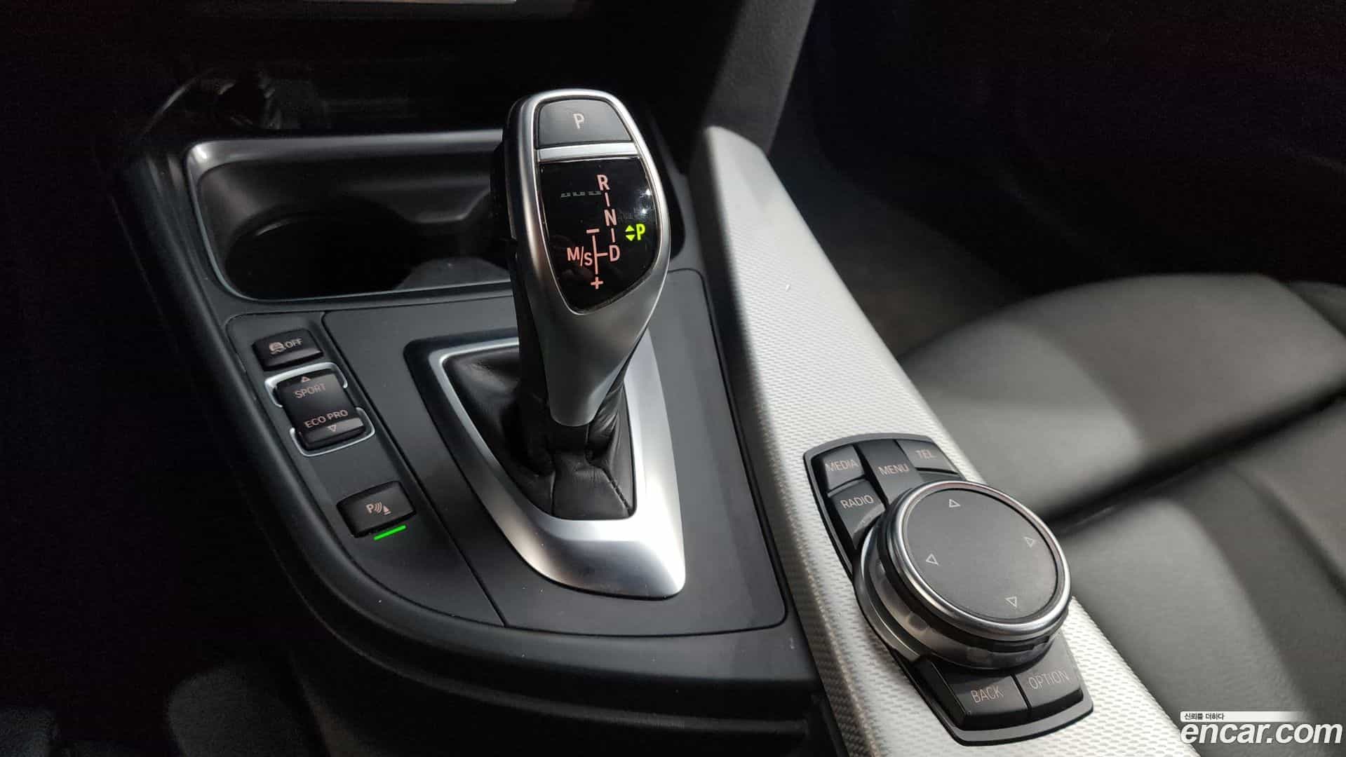 3-Series BMW 2015.6-INNER-009