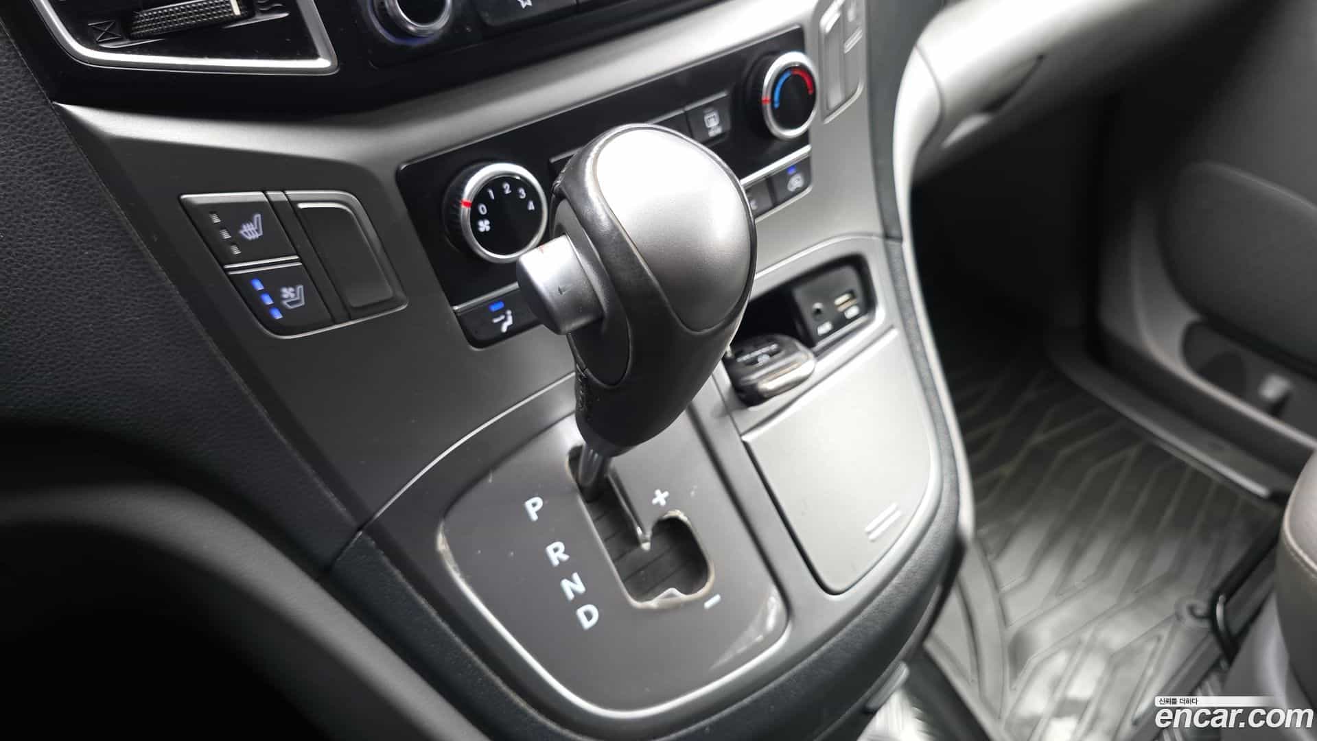 Starex Hyundai 2019.1-INNER-009