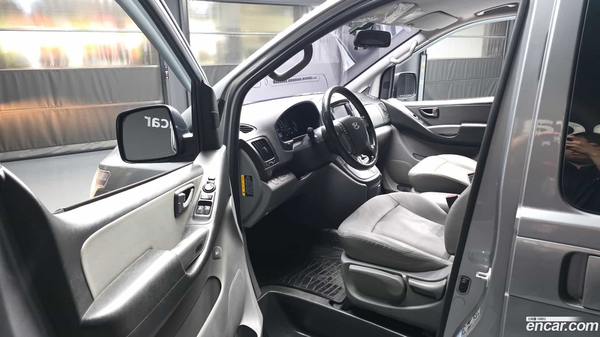 Starex Hyundai 2019.1-INNER-010