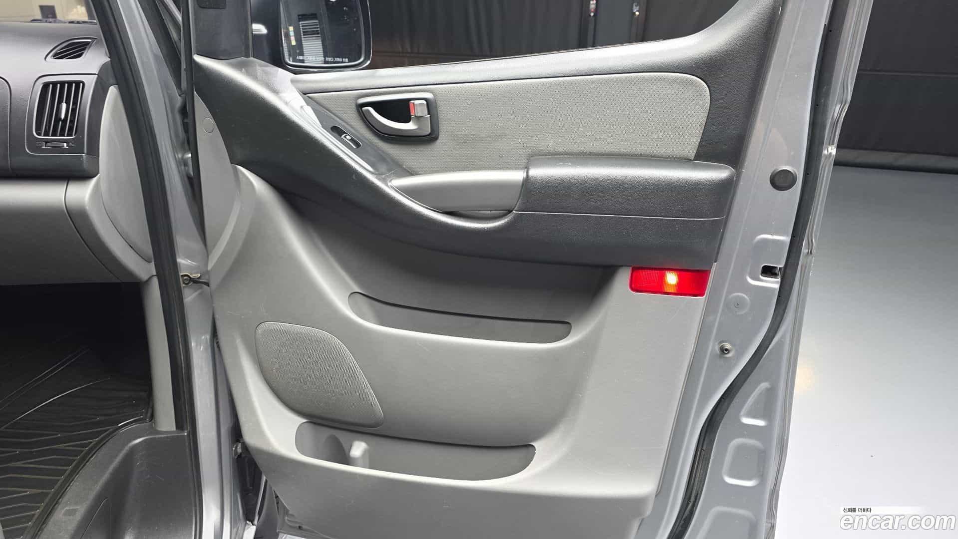 Starex Hyundai 2019.1-INNER-034