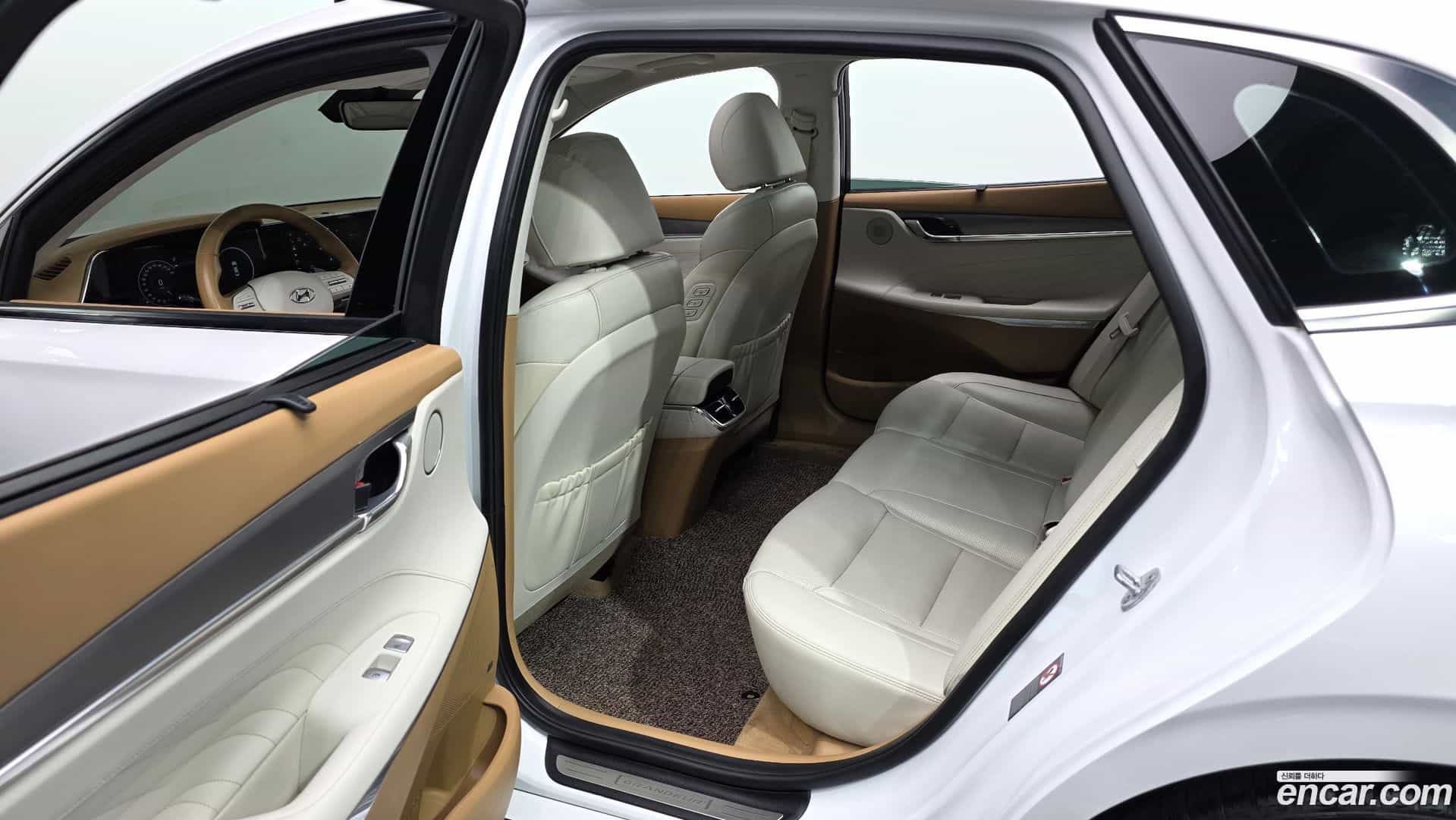 Grandeur Hyundai 2021.4-OPTION-016