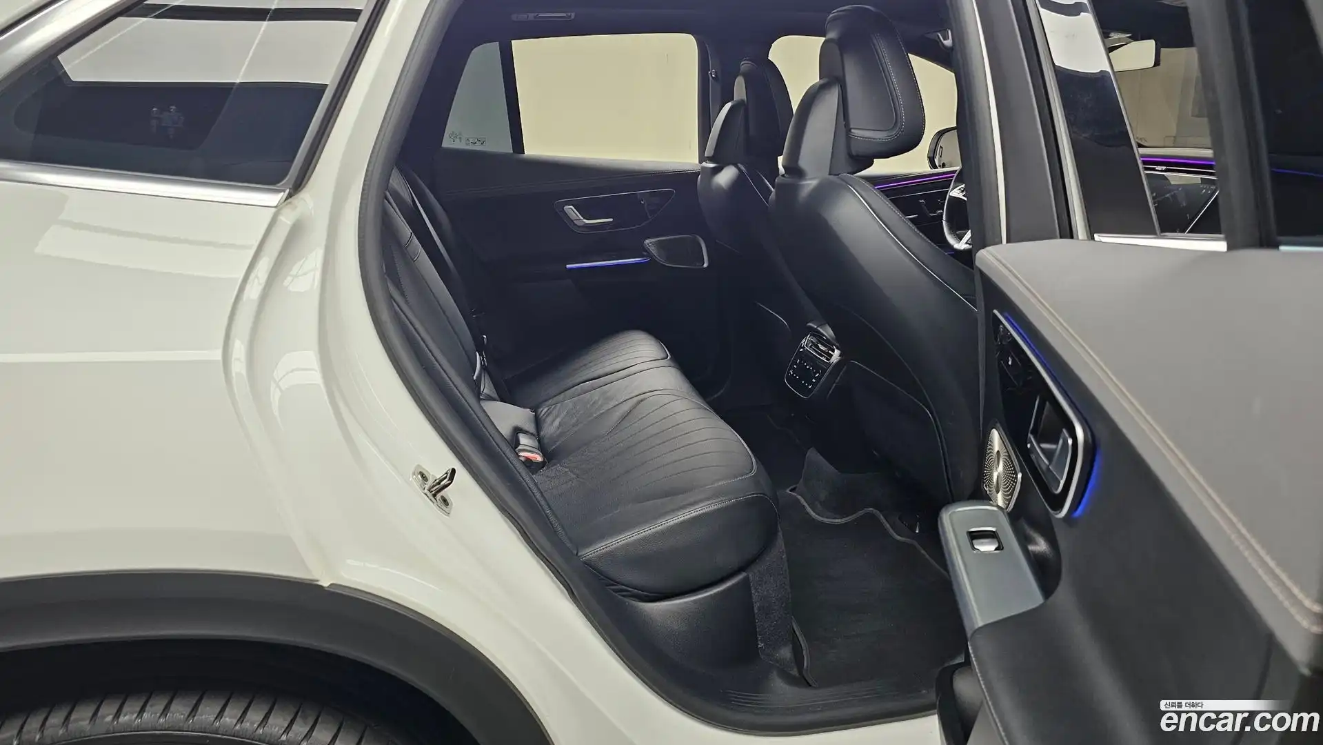 EQE Mercedes-Benz 2023.8-OPTION-015