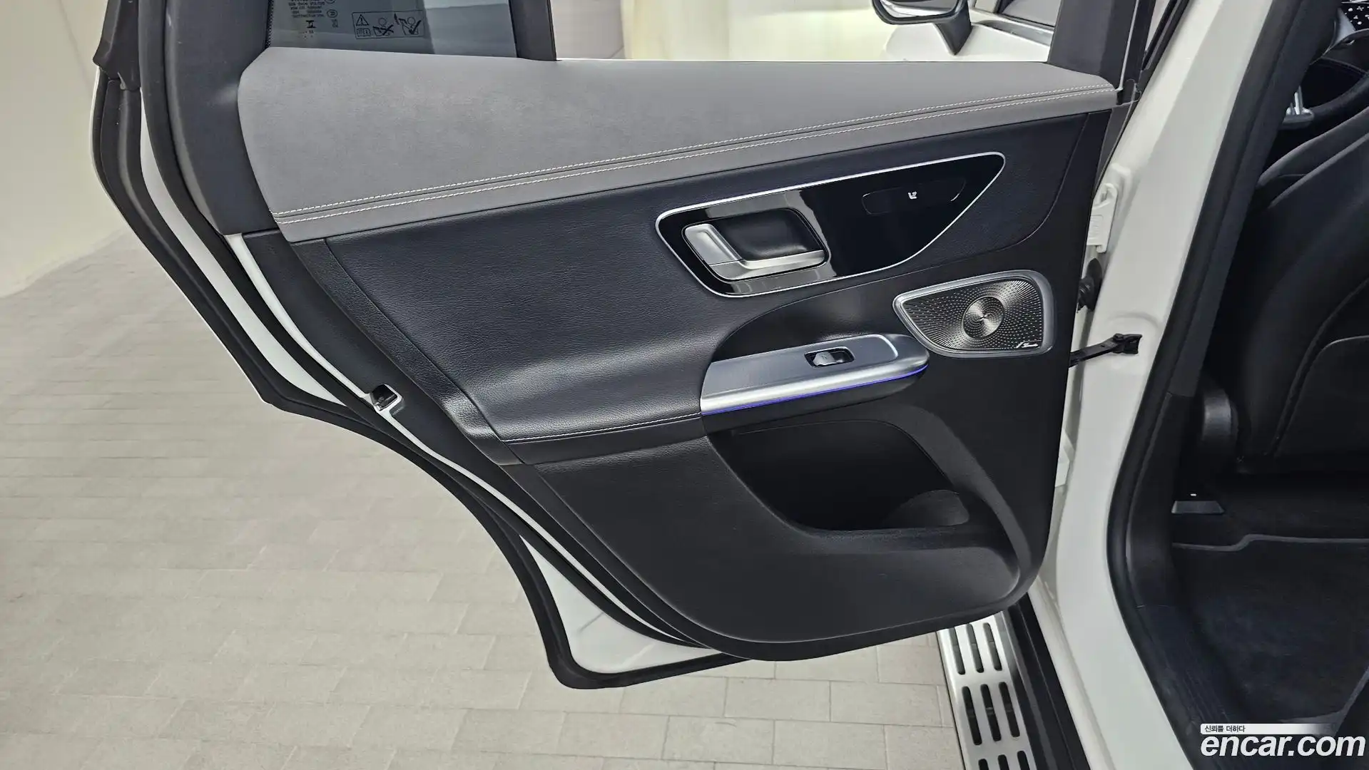 EQE Mercedes-Benz 2023.8-INNER-035